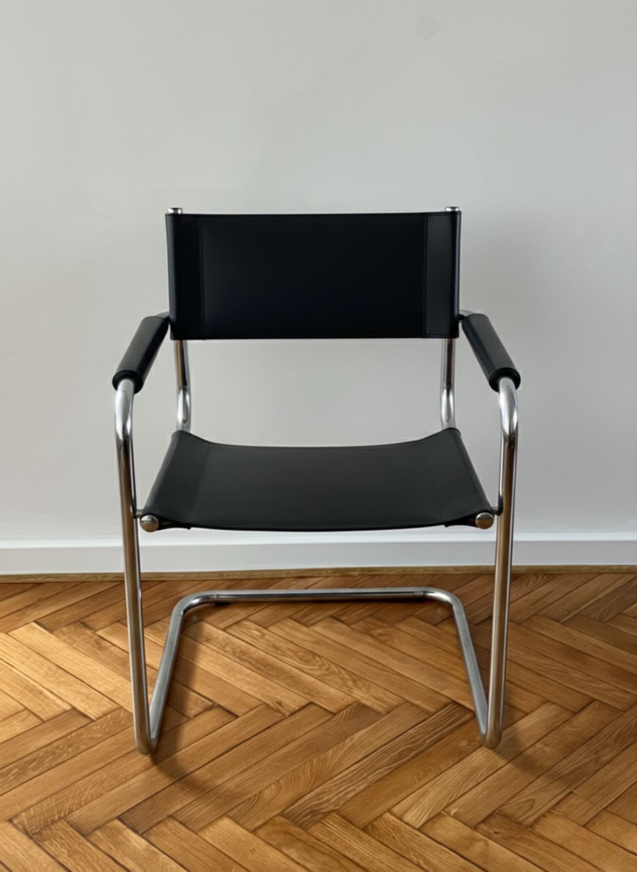 Fotel z giętej stali wg proj. S34, M. Stam, czarny, skóra naturalna - 250293