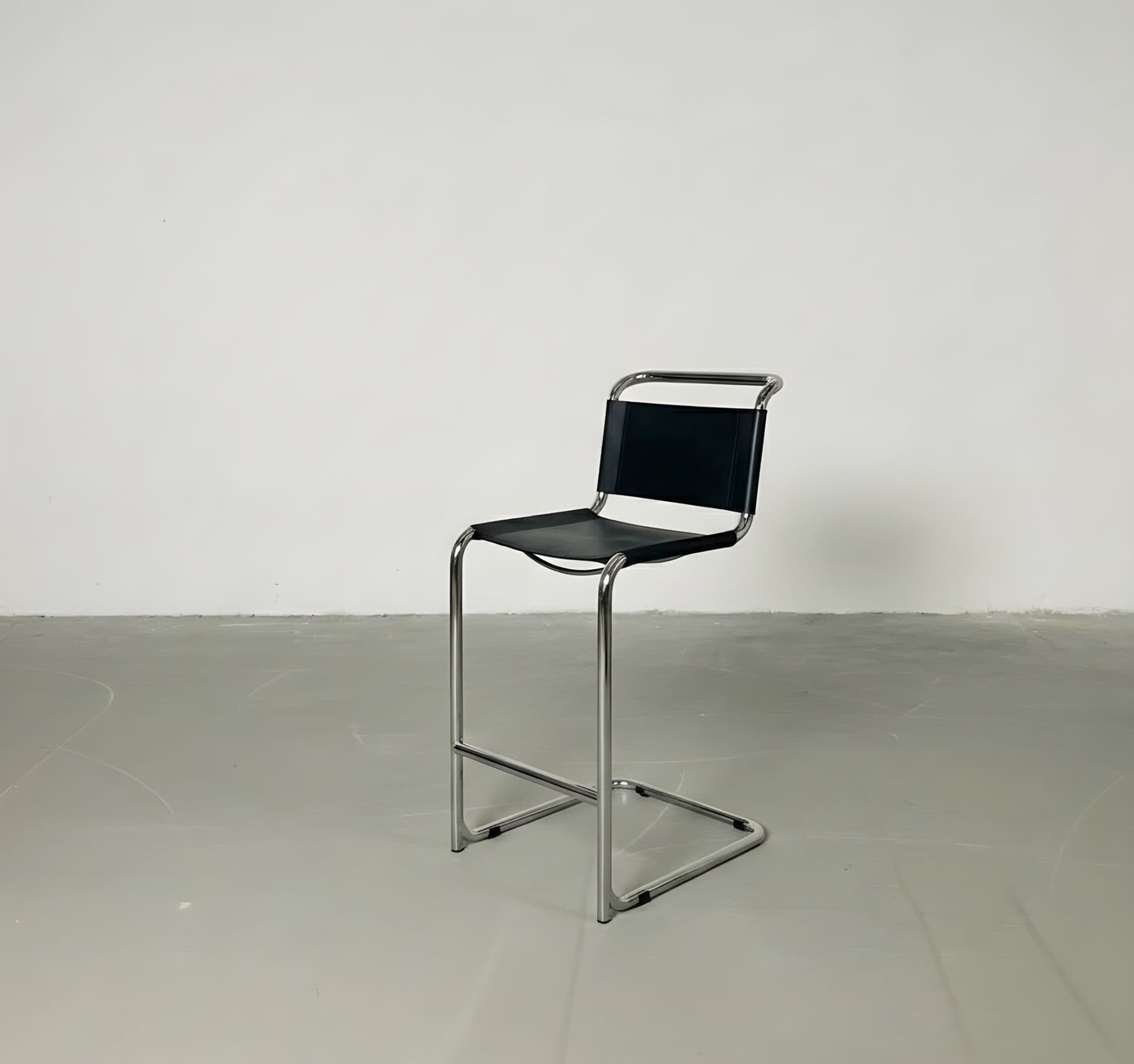 Hoker z giętej stali inspirowany proj. S33 M. Stam, czarny, skóra naturalna - 262133