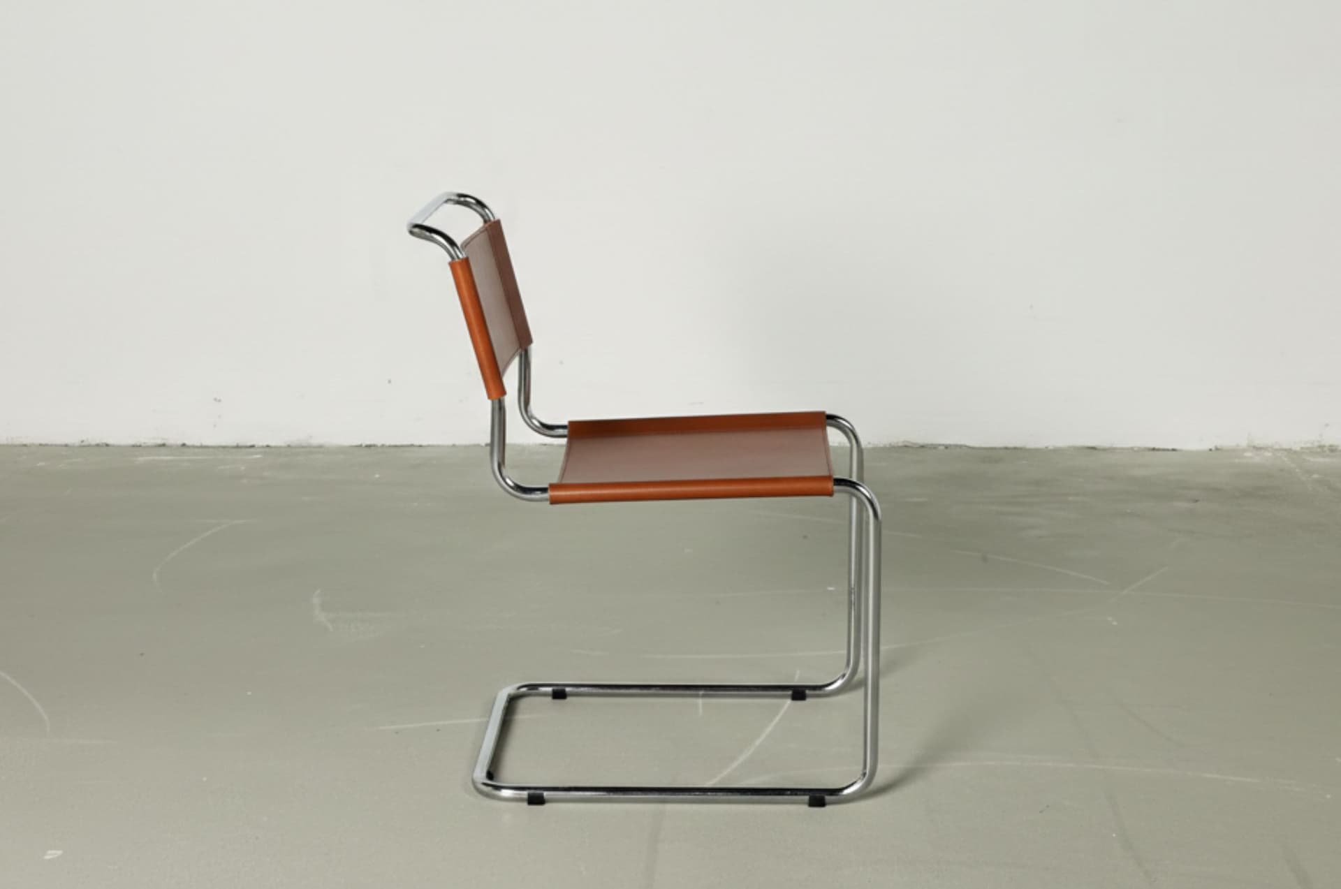 Krzesło z giętej stali wg proj. S33, M. Stam, bordowe, skóra - 240394