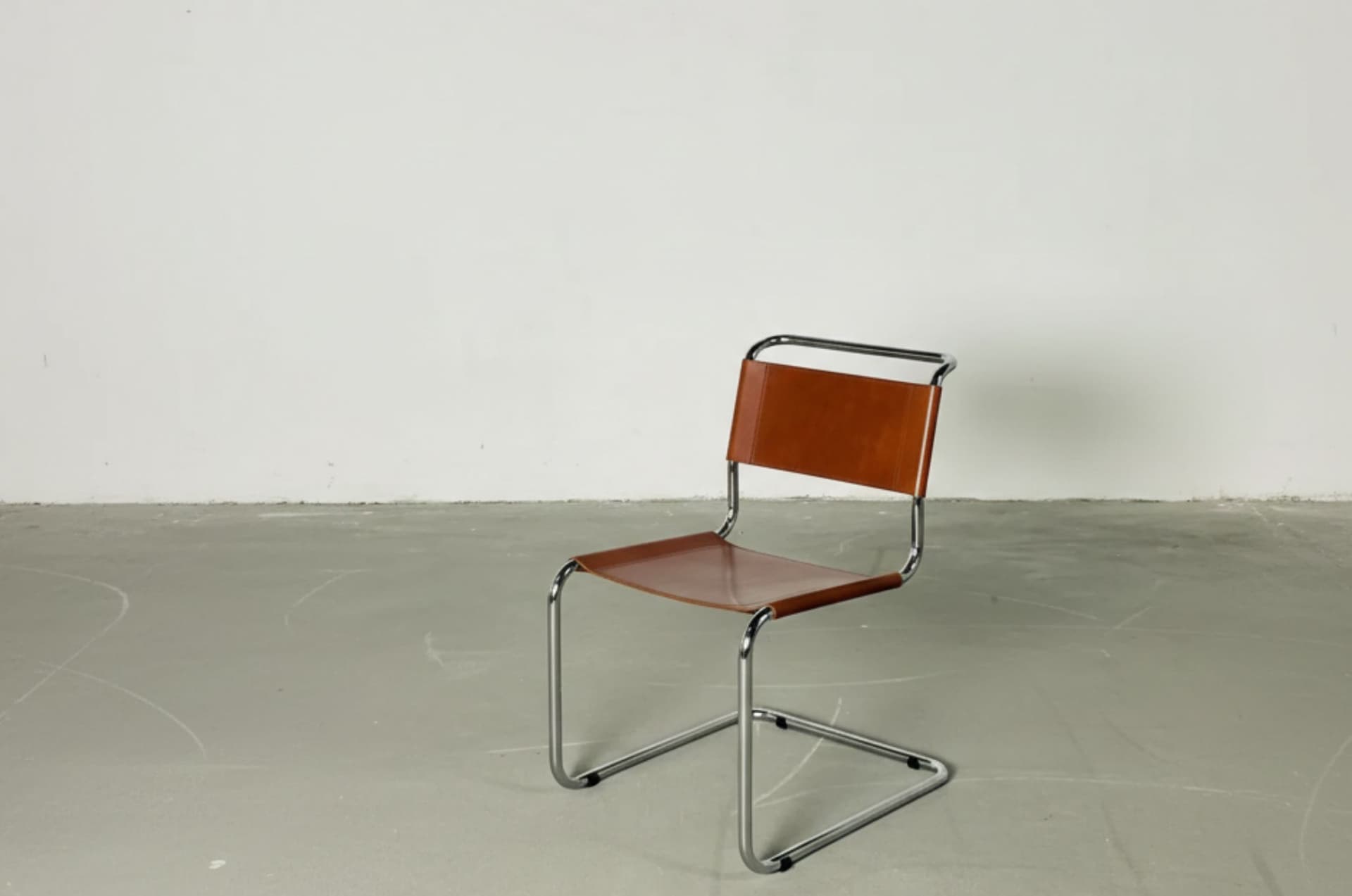 Krzesło z giętej stali wg proj. S33, M. Stam, bordowe, skóra - 240393