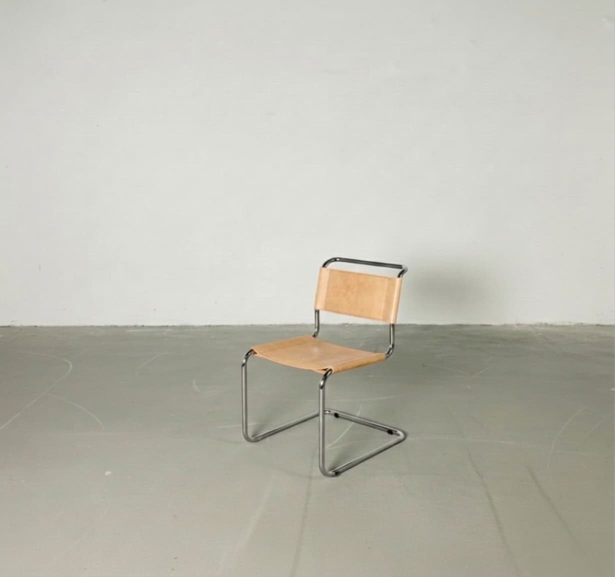 Krzesło z giętej stali wg proj. S33, M. Stam, miodowe, skóra naturalna - 250351