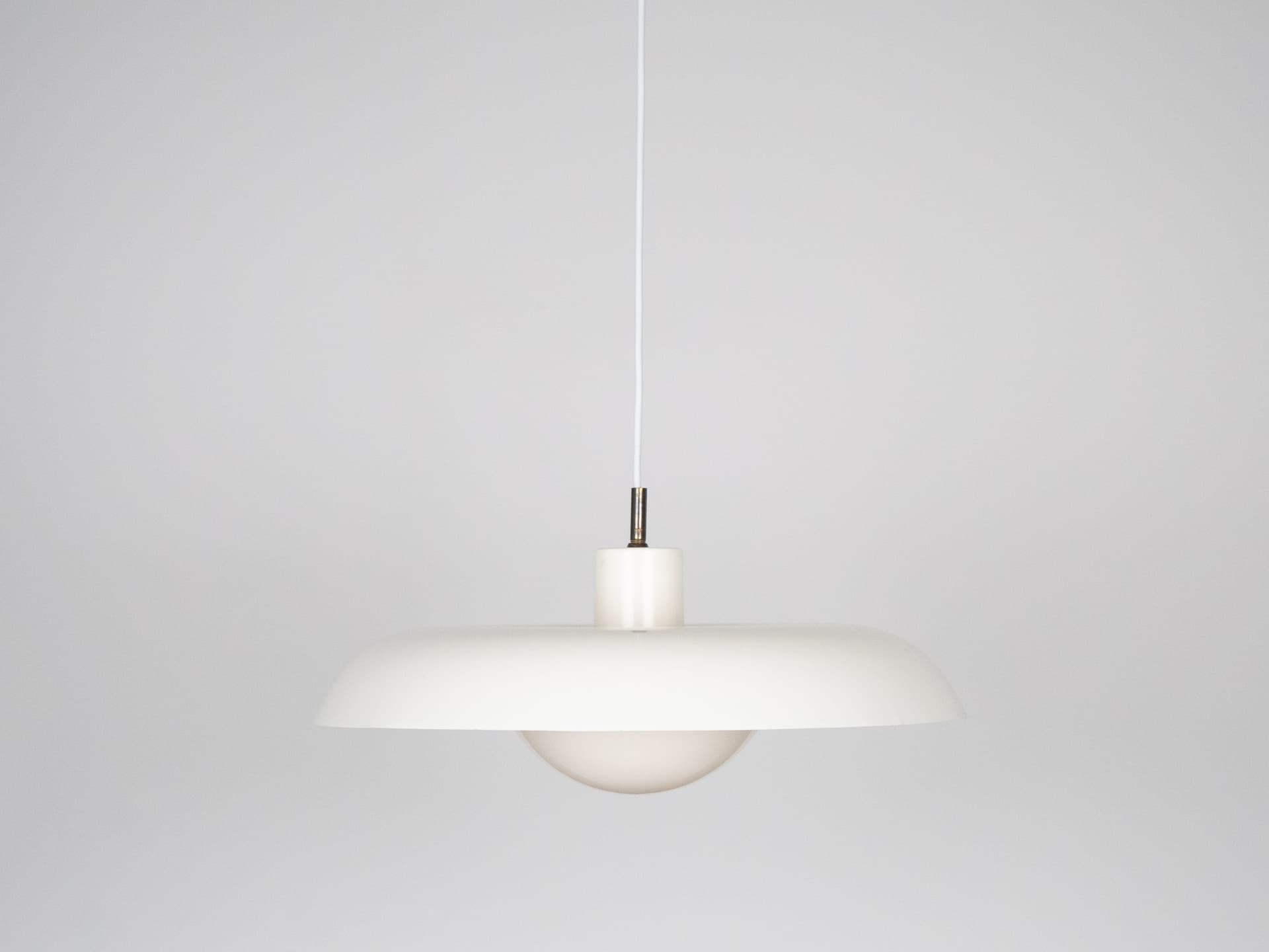 Lampa wisząca RA, biała, proj. P. Hein, Lyfa, Dania, lata 70. - 227165