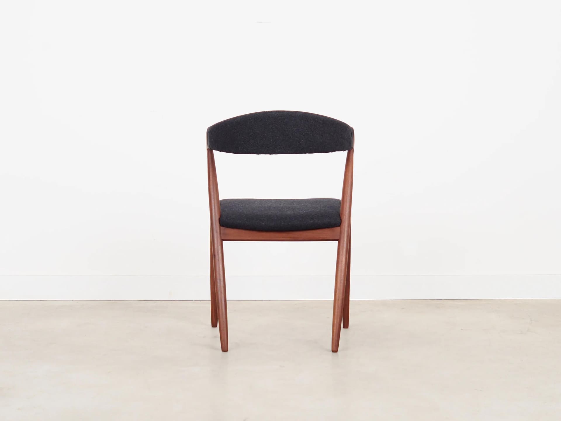 Komplet czterech krzeseł Model 31, teak, tapicerka szara, proj. K. Kristiansen, Dania, lata 70. - 16688