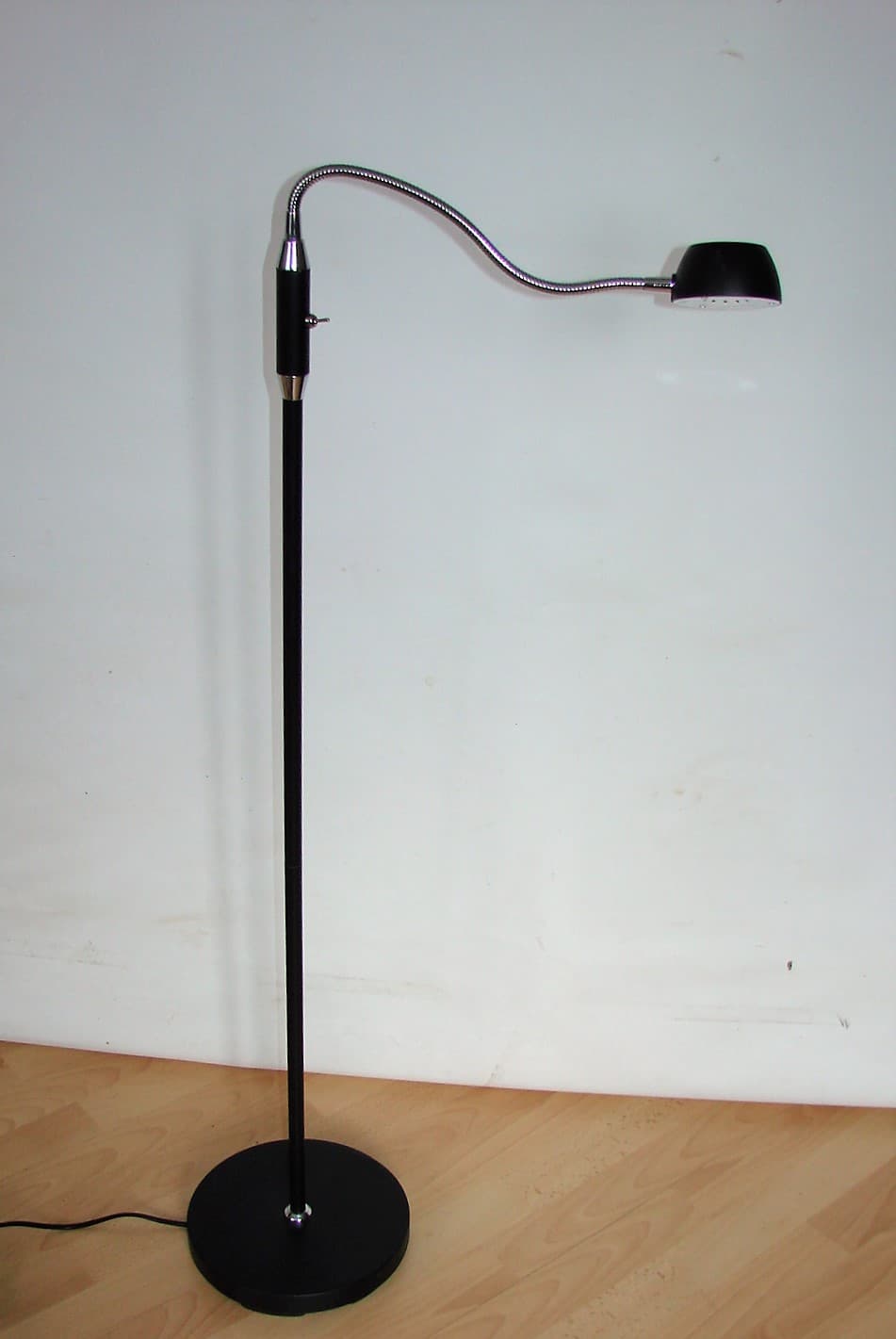 Lampa podłogowa, czarny, metal, Szwecja, lata 80. - 227602