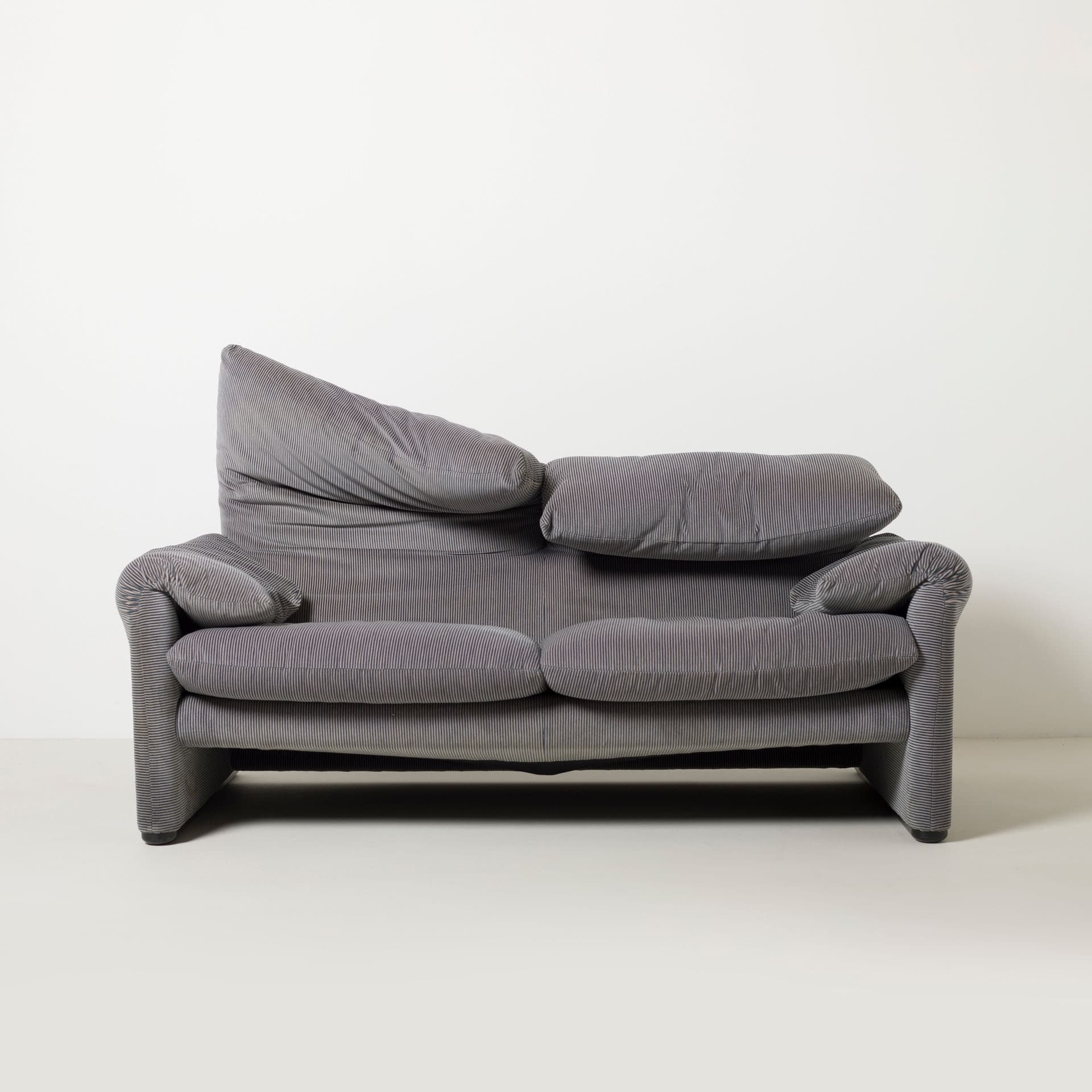 Sofa Maralunga, szary, tkanina, proj. V. Magistretti, Cassina, Włochy, lata 80. - 227666