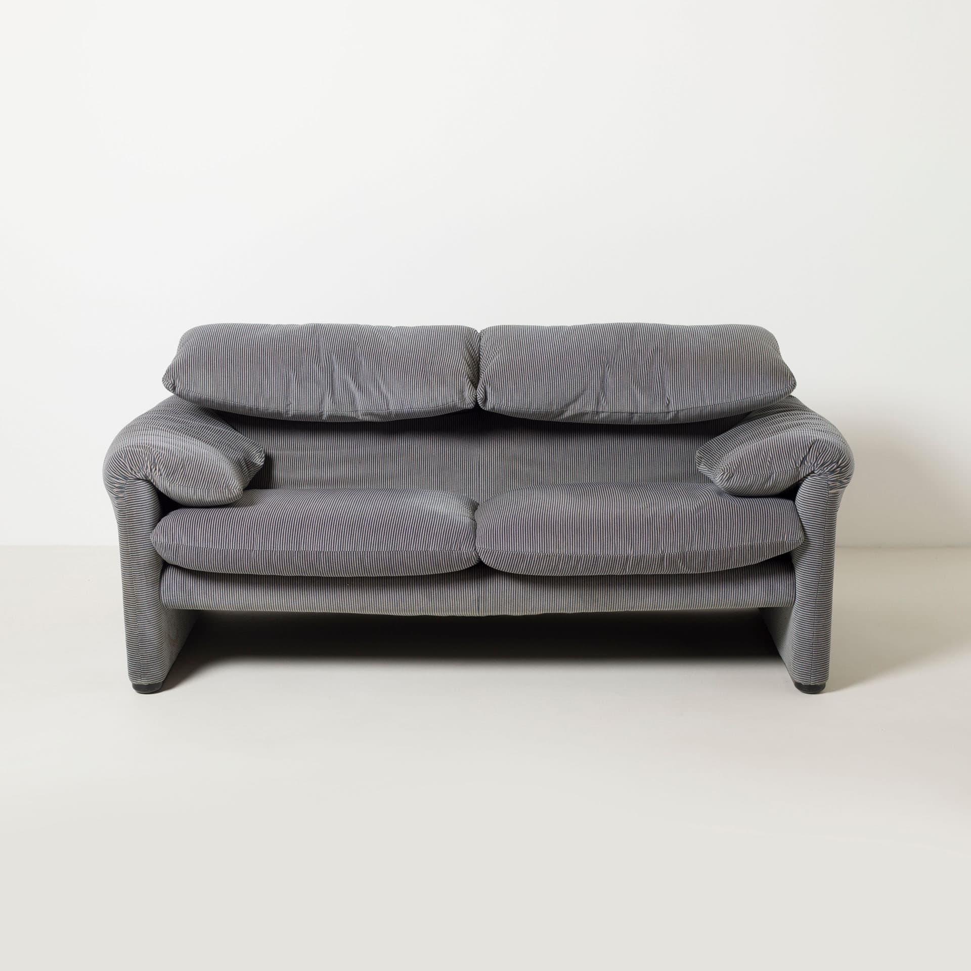 Sofa Maralunga, szary, tkanina, proj. V. Magistretti, Cassina, Włochy, lata 80. - 227664