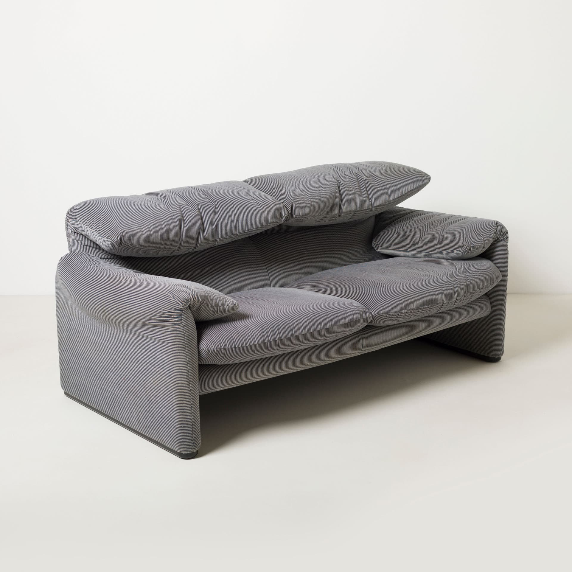 Sofa Maralunga, szary, tkanina, proj. V. Magistretti, Cassina, Włochy, lata 80. - 227663