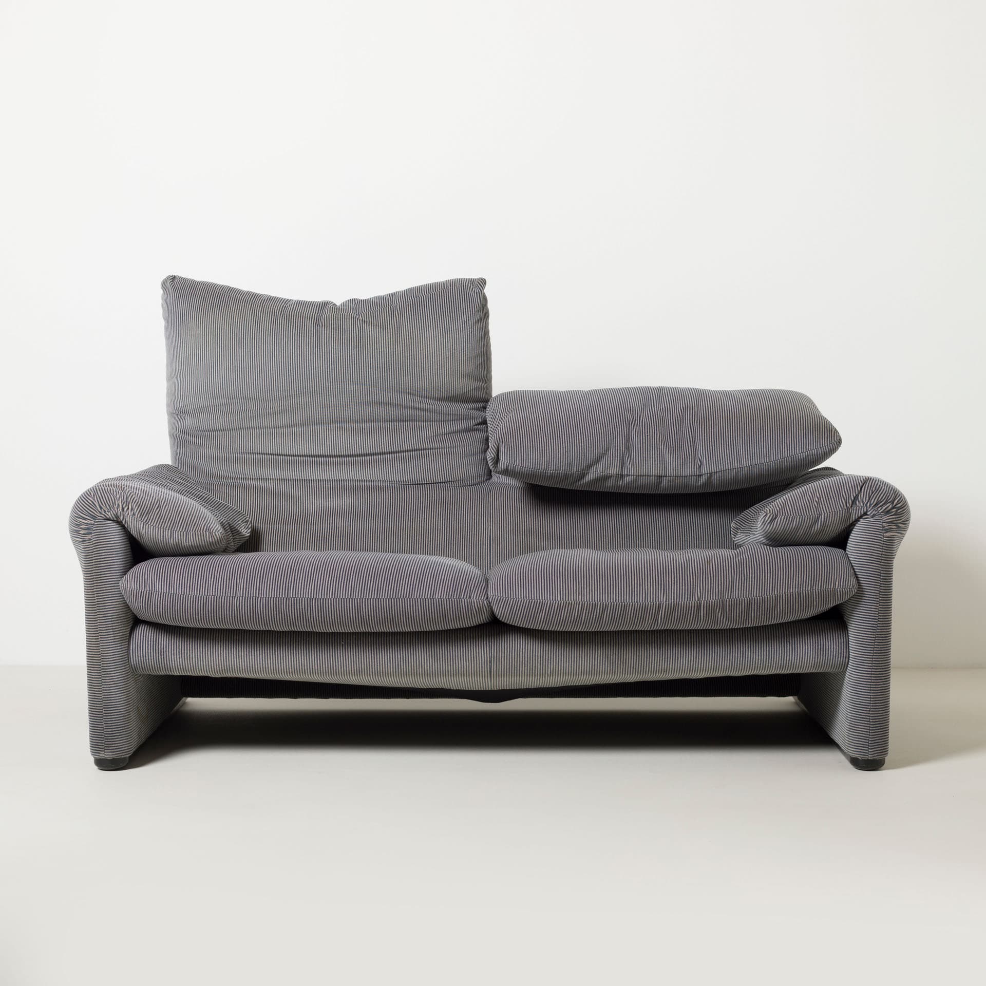 Sofa Maralunga, szary, tkanina, proj. V. Magistretti, Cassina, Włochy, lata 80. - 227665