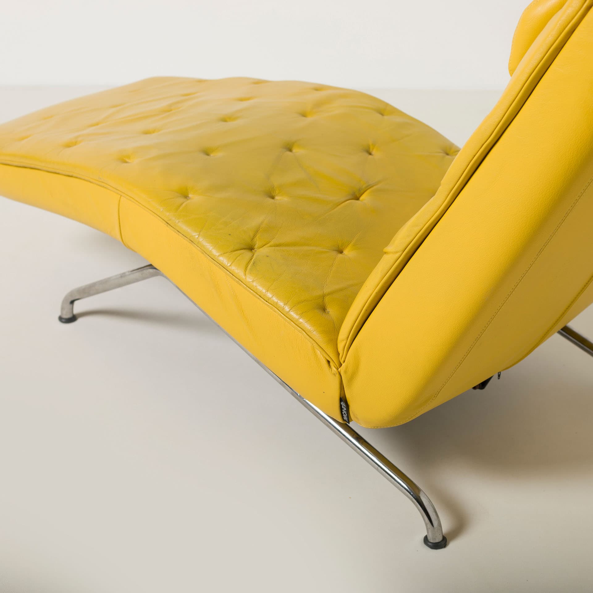 Chaise lounge, yellow leather, chromed steel, Netherlands - 227714