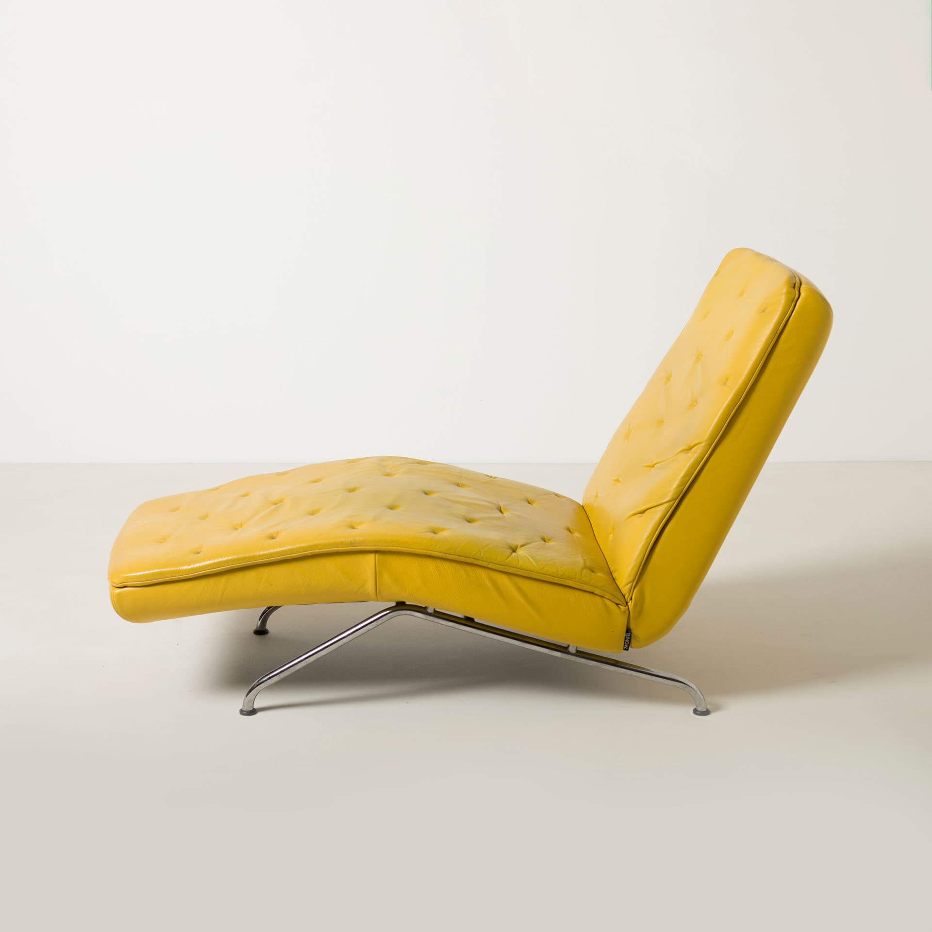 Chaise lounge, yellow leather, chromed steel, Netherlands - 227712