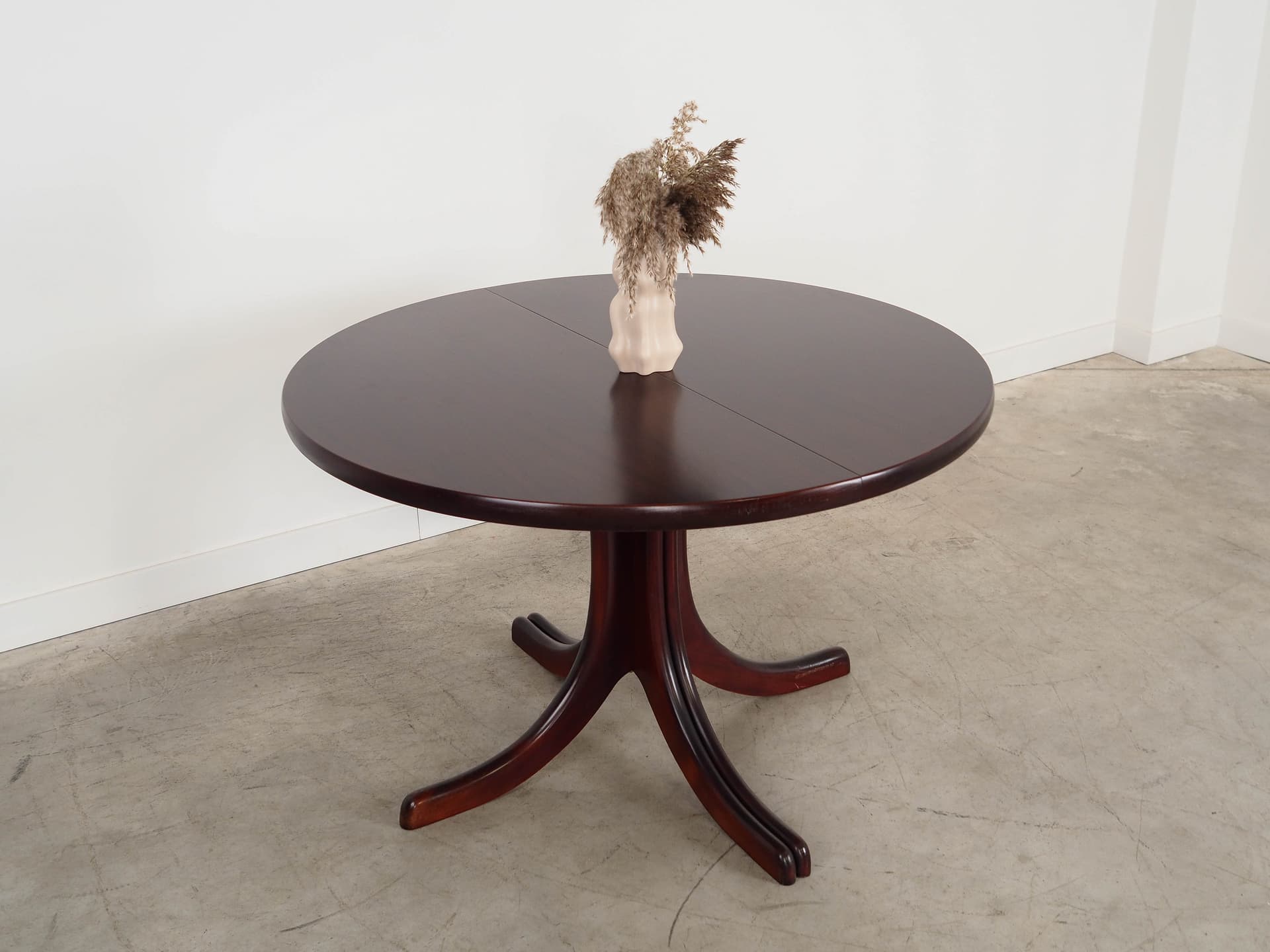 Round dining table, mahogany, Denmark, 1970s. - 227733