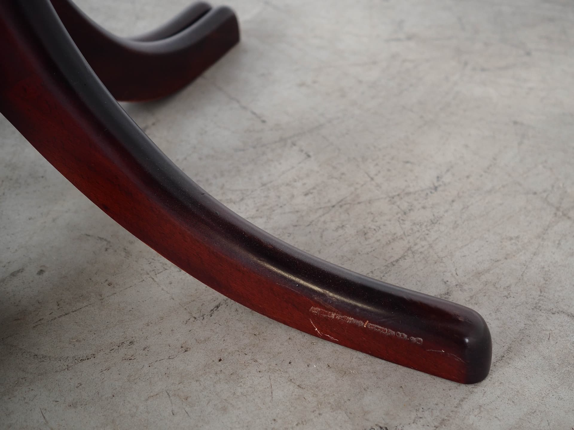 Round dining table, mahogany, Denmark, 1970s. - 227739