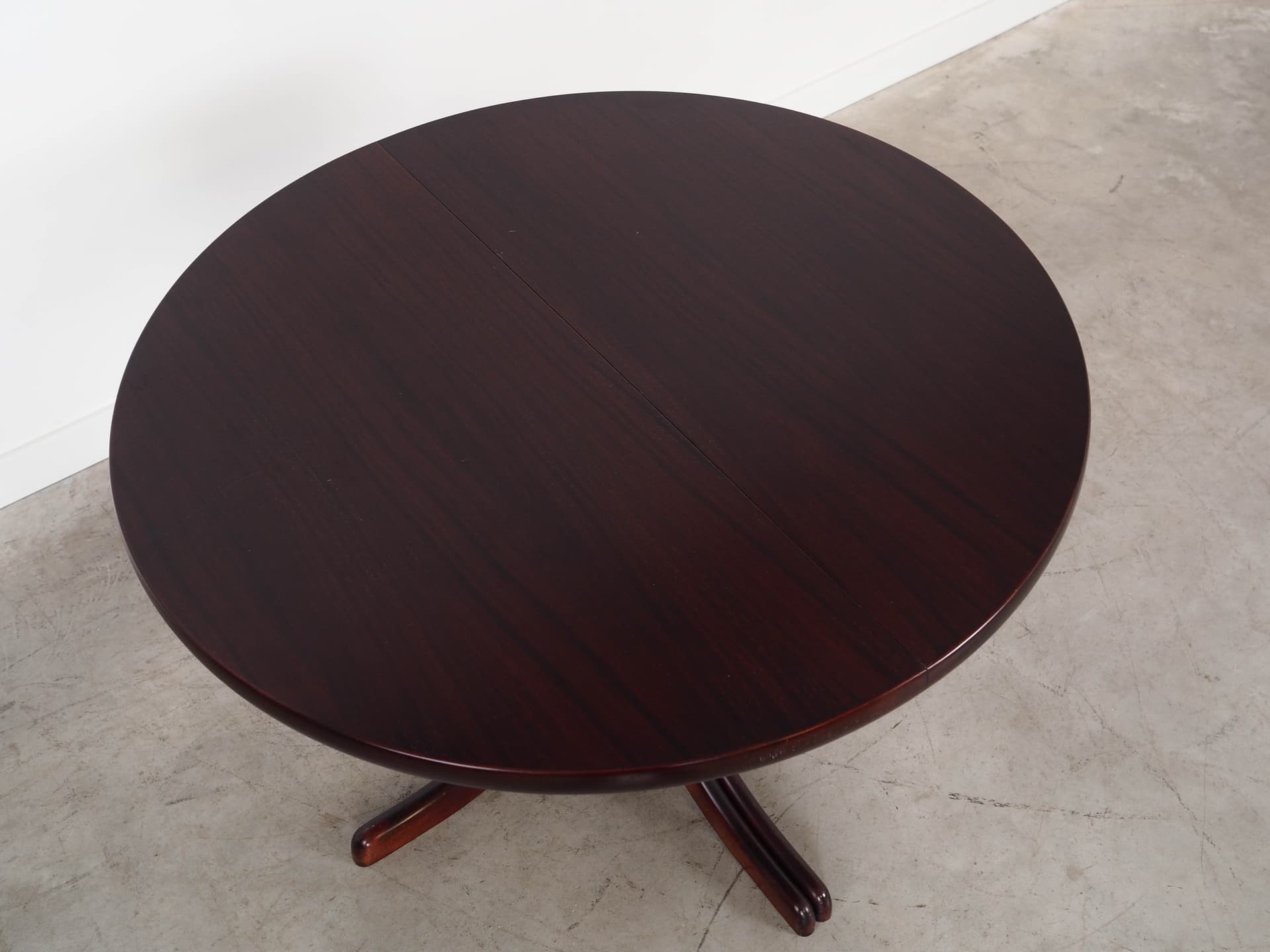 Round dining table, mahogany, Denmark, 1970s. - 227734