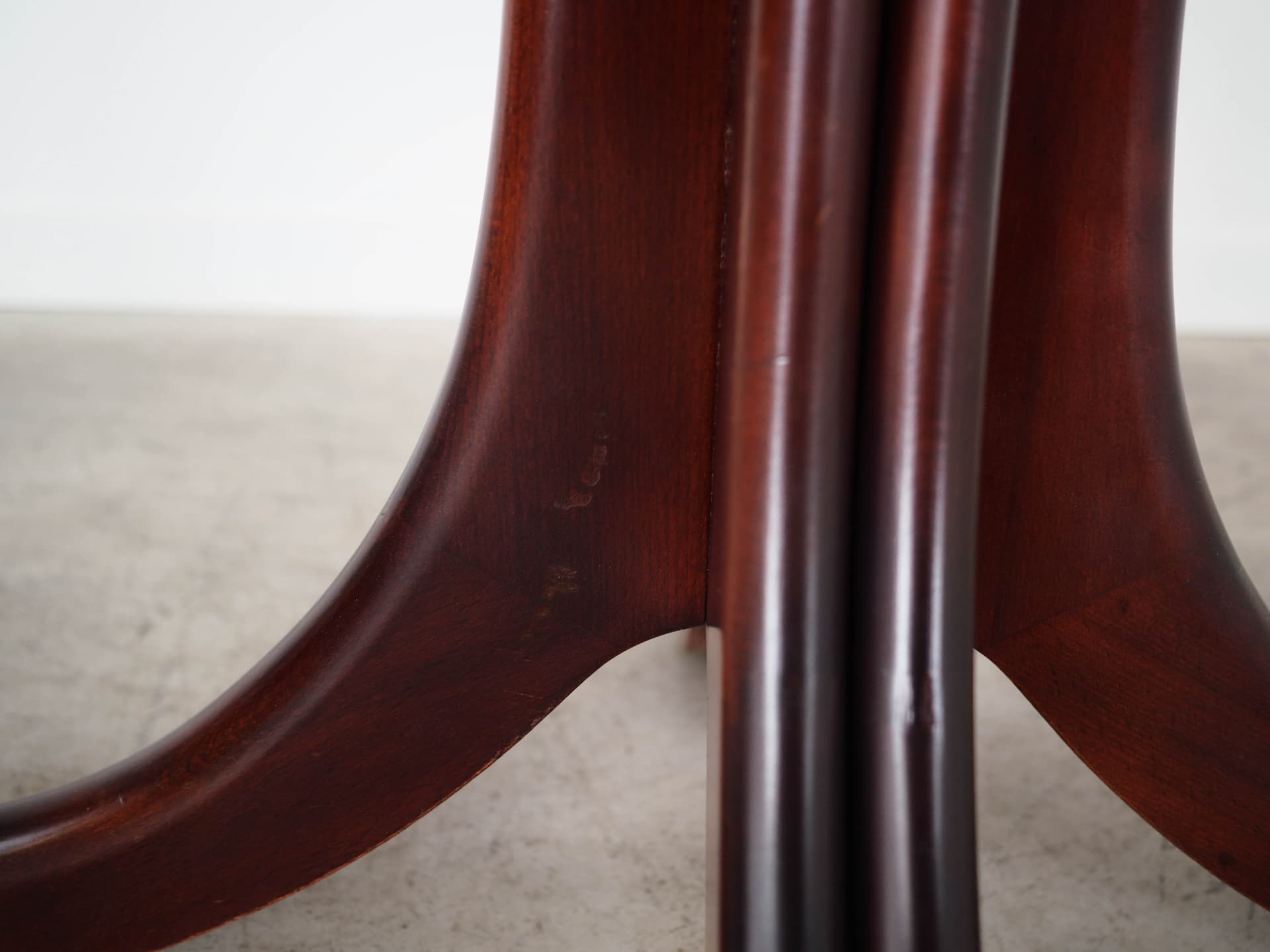 Round dining table, mahogany, Denmark, 1970s. - 227741