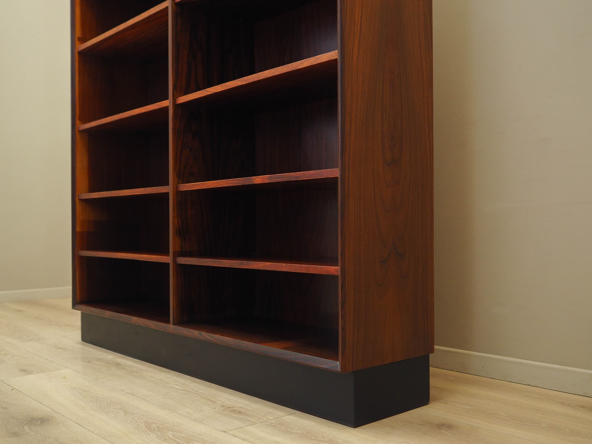 Bookcase, brown rosewood, Hundevad&Co., Denmark, 1970s. - 227796