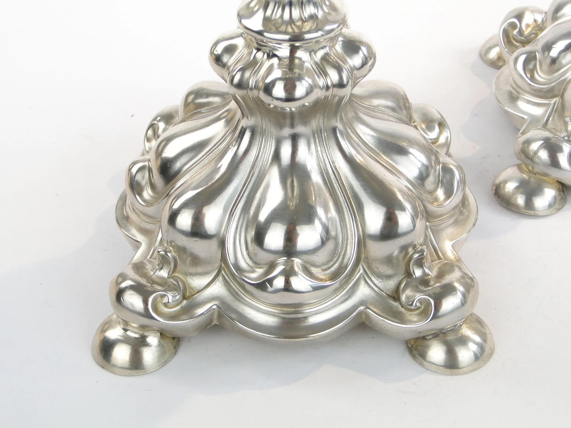 Para świeczników rococo, mosiądz platerowany srebrem, Austria, XIX w. - 16767
