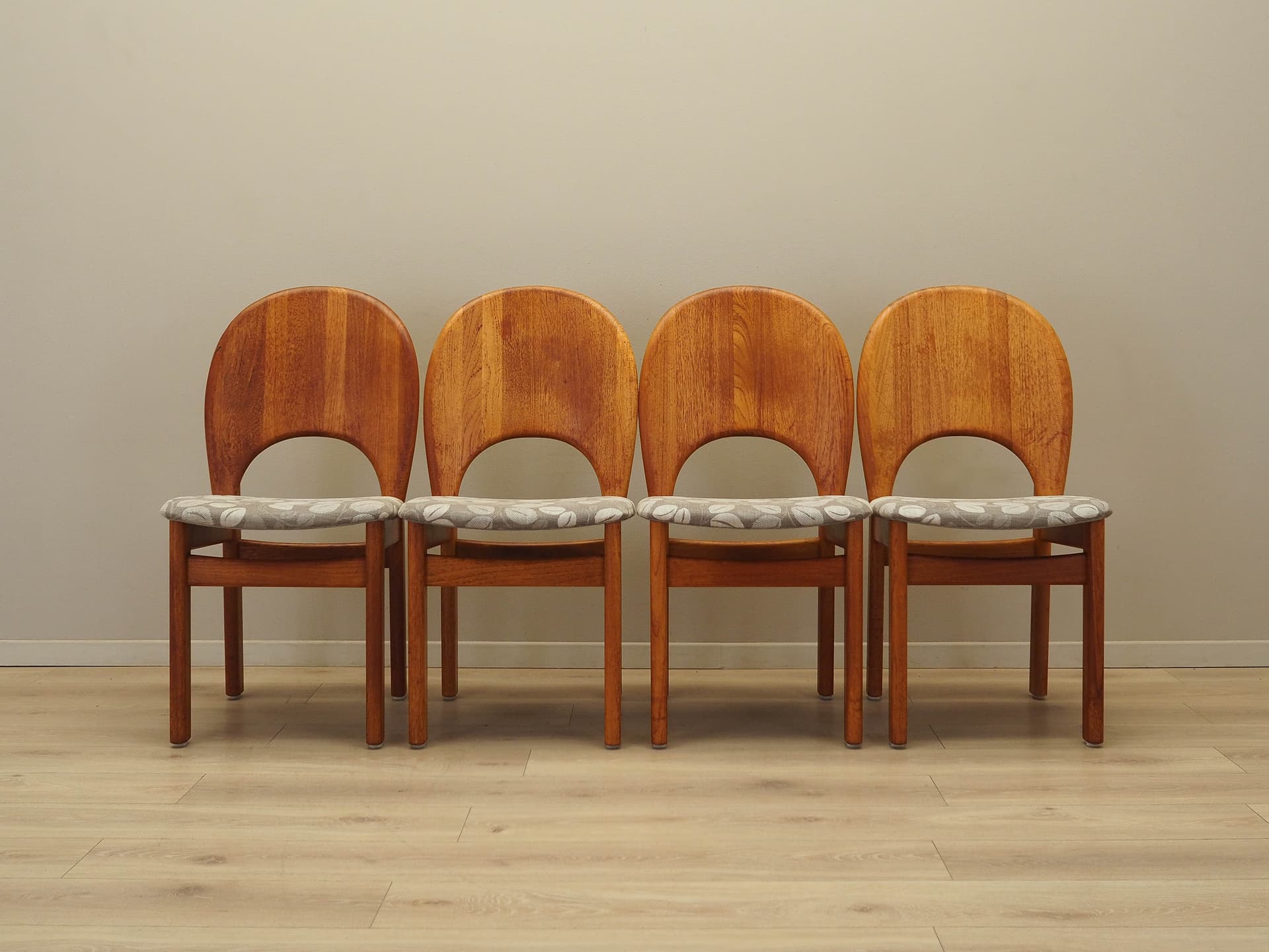 Komplet czterech krzeseł, teak brązowy, proj. N. Koefoed, Glostrup Møbelfabrik, Dania, lata 60. - 228188