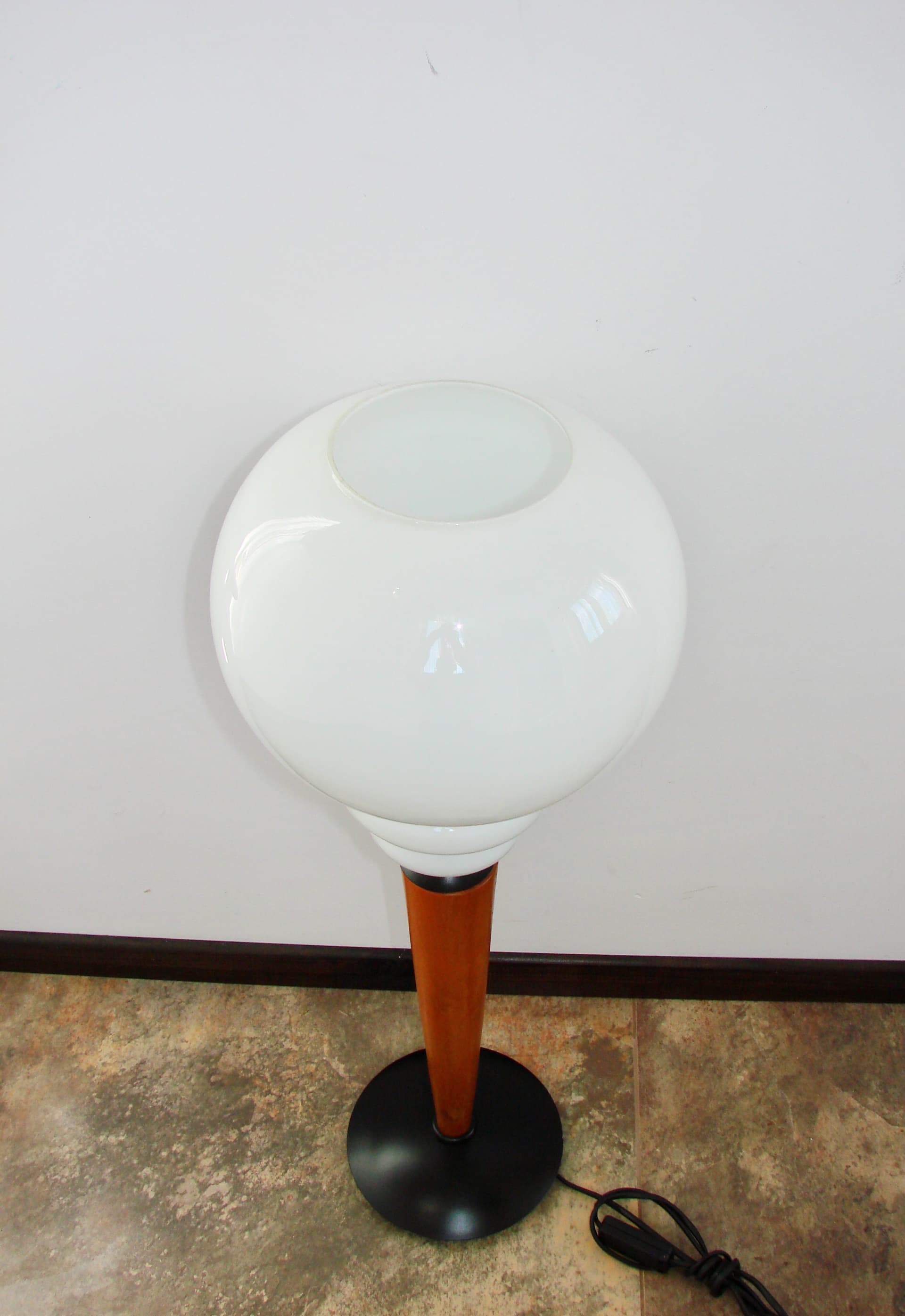 Lampa stołowa modern, szkło białe, drewno, metal, lata 70. - 228262