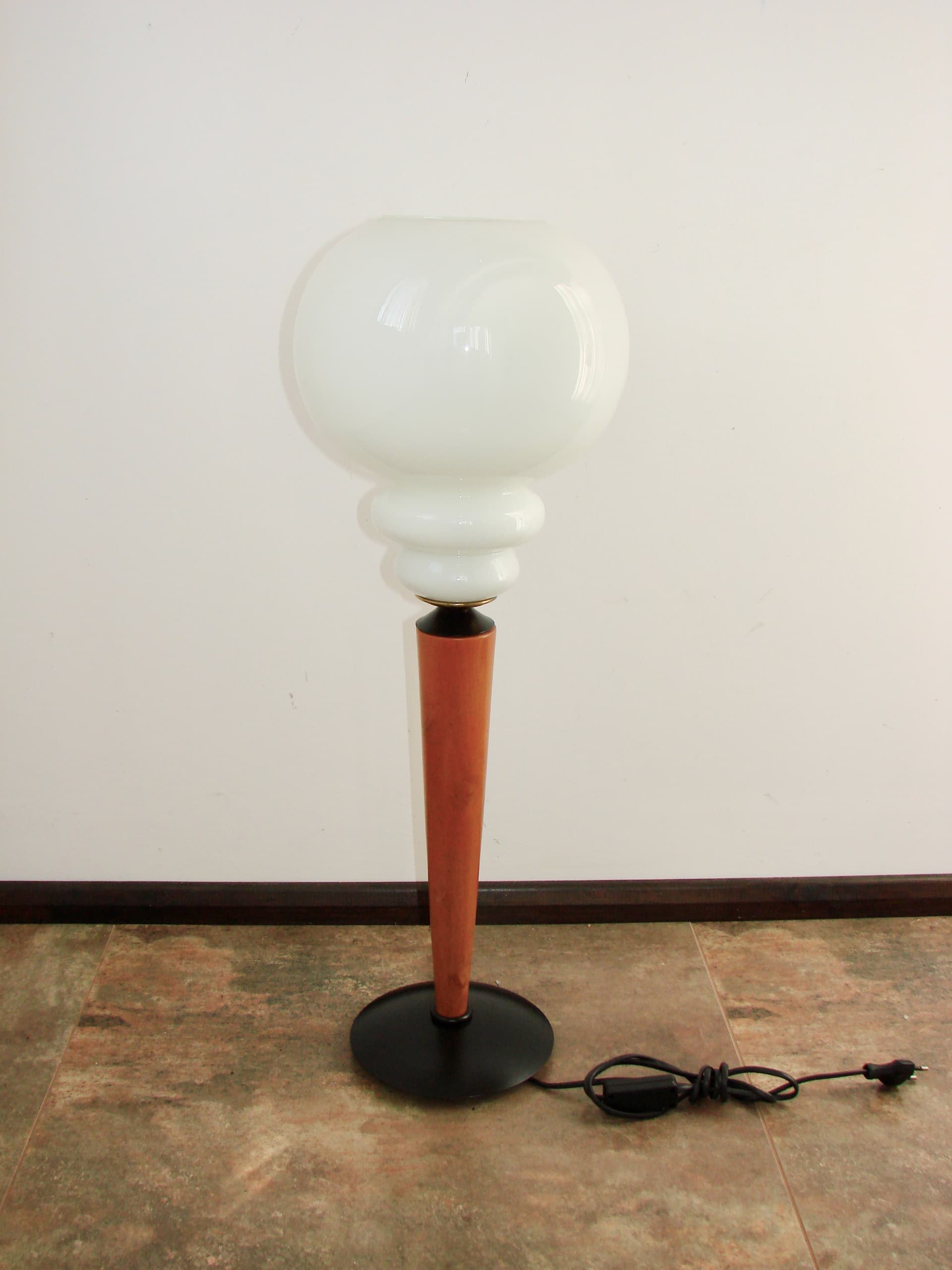 Lampa stołowa modern, szkło białe, drewno, metal, lata 70. - 228264