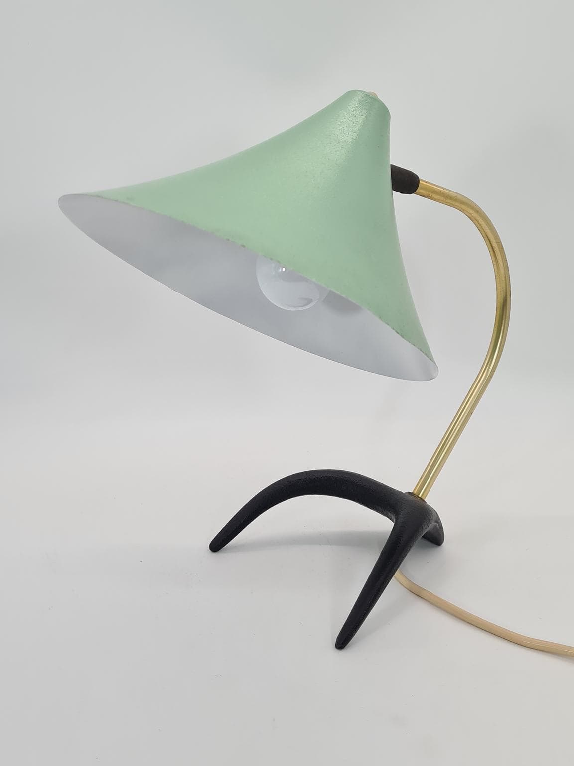 Lampka biurkowa Golf, aluminium miętowy, mosiądz złoty, żeliwo czarne, proj. L. Kalff, Philips, Holandia, lata 50. - 228694