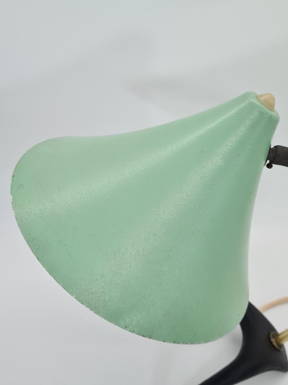 Lampka biurkowa Golf, aluminium miętowy, mosiądz złoty, żeliwo czarne, proj. L. Kalff, Philips, Holandia, lata 50. - 228690
