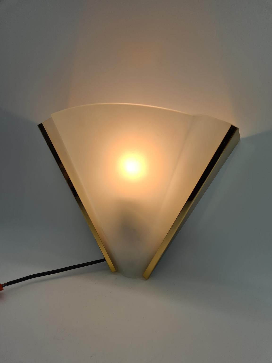 Lampa ścienna, matowe szkło białe, mosiądz, Errebi Luce, Włochy, lata 80. - 228714