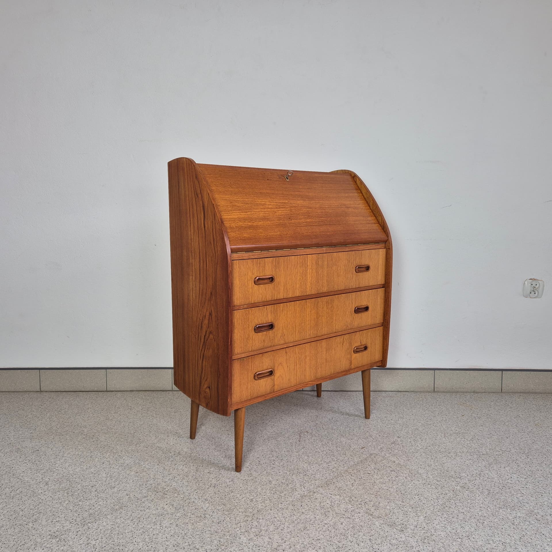 Sekretarzyk, teak brązowy, Norwegia, lata 60. - 228933