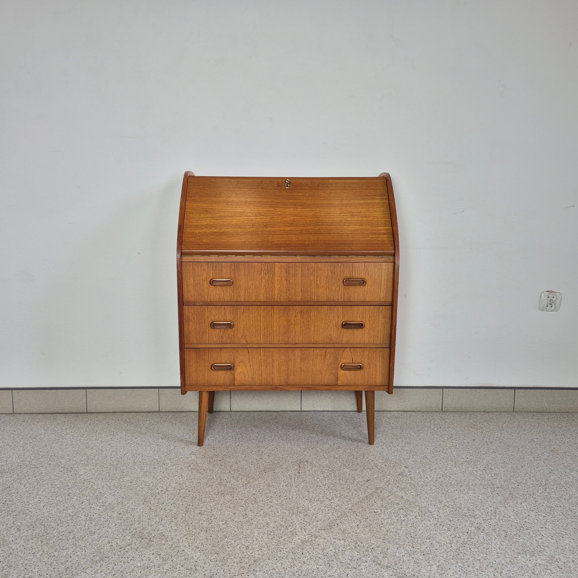 Sekretarzyk, teak brązowy, Norwegia, lata 60. - 228932