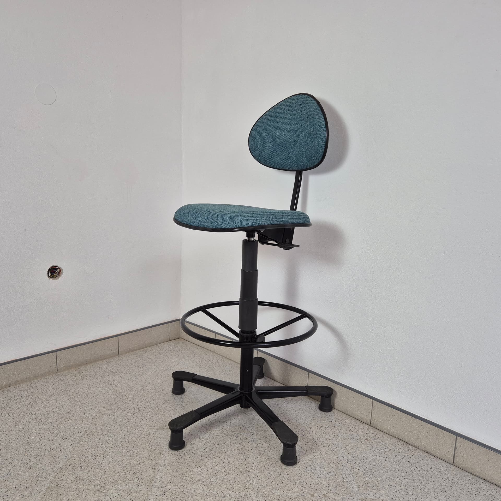 Krzesło biurowe, blue syntetyczna tkanina, metal czarny, Norwegia, lata 90. - 229006