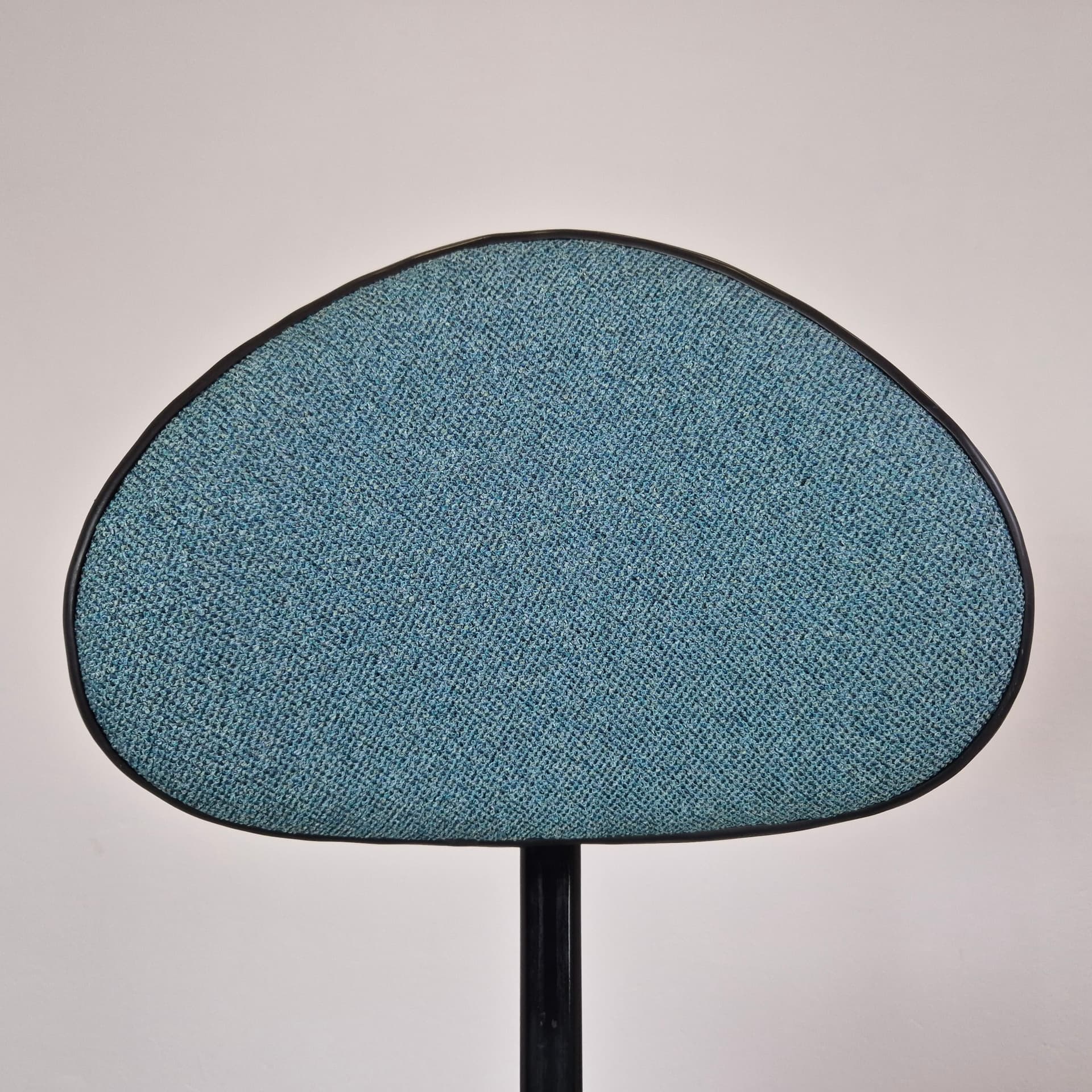 Krzesło biurowe, blue syntetyczna tkanina, metal czarny, Norwegia, lata 90. - 229015