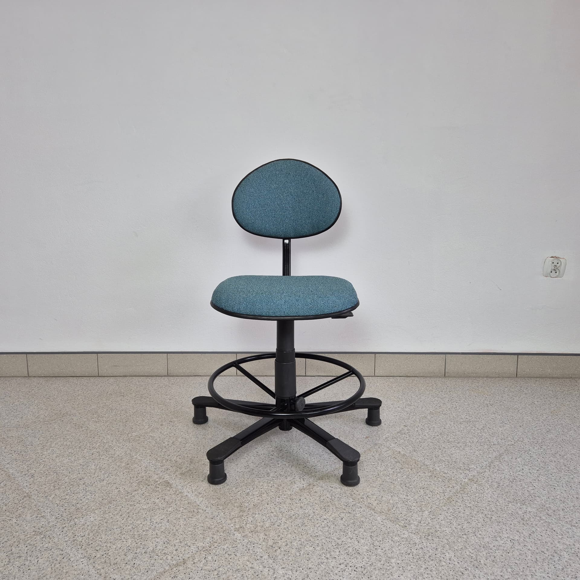 Krzesło biurowe, blue syntetyczna tkanina, metal czarny, Norwegia, lata 90. - 229008