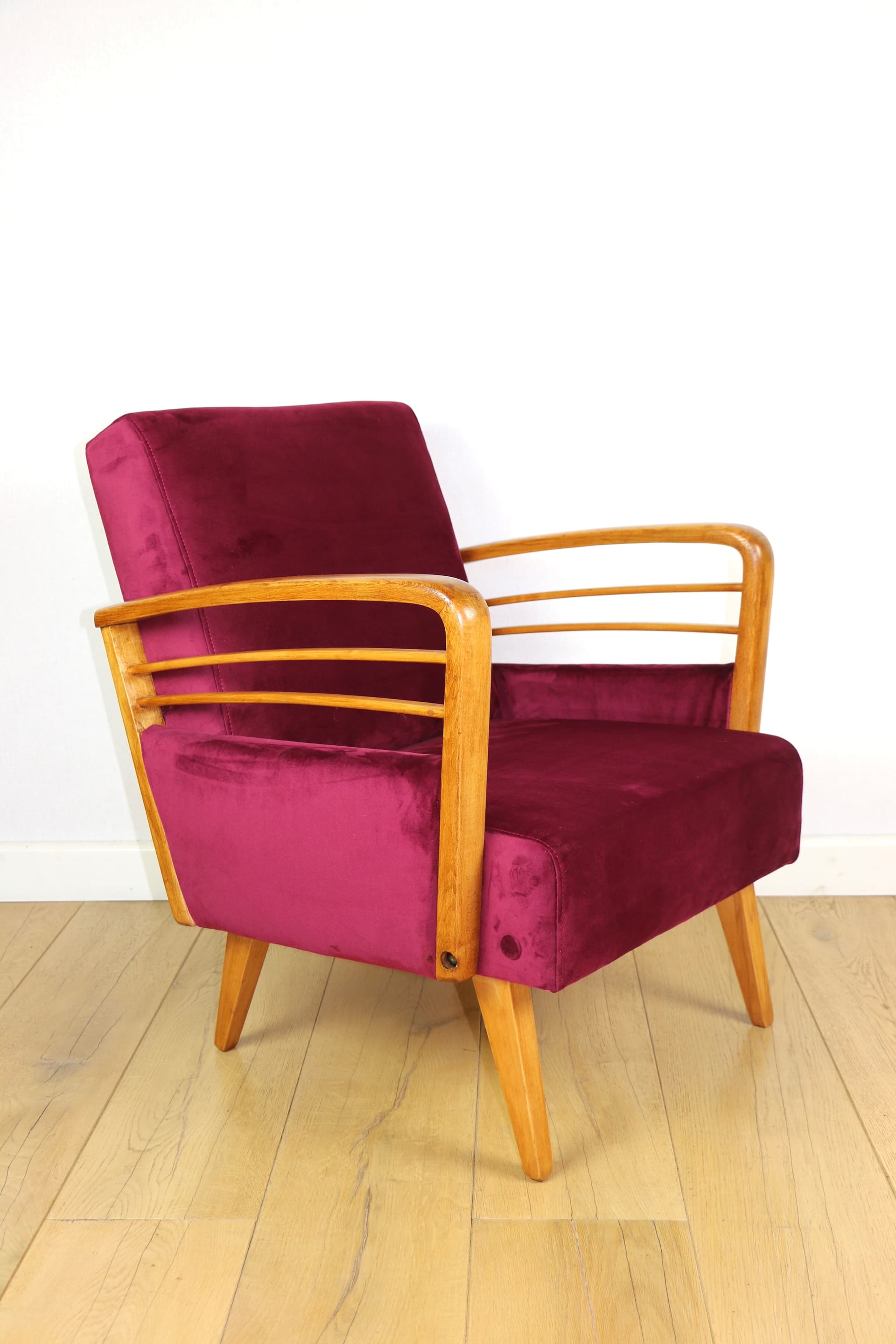 Fotel Art Deco, velvet malinowy, drewno, lata 70. - 229439