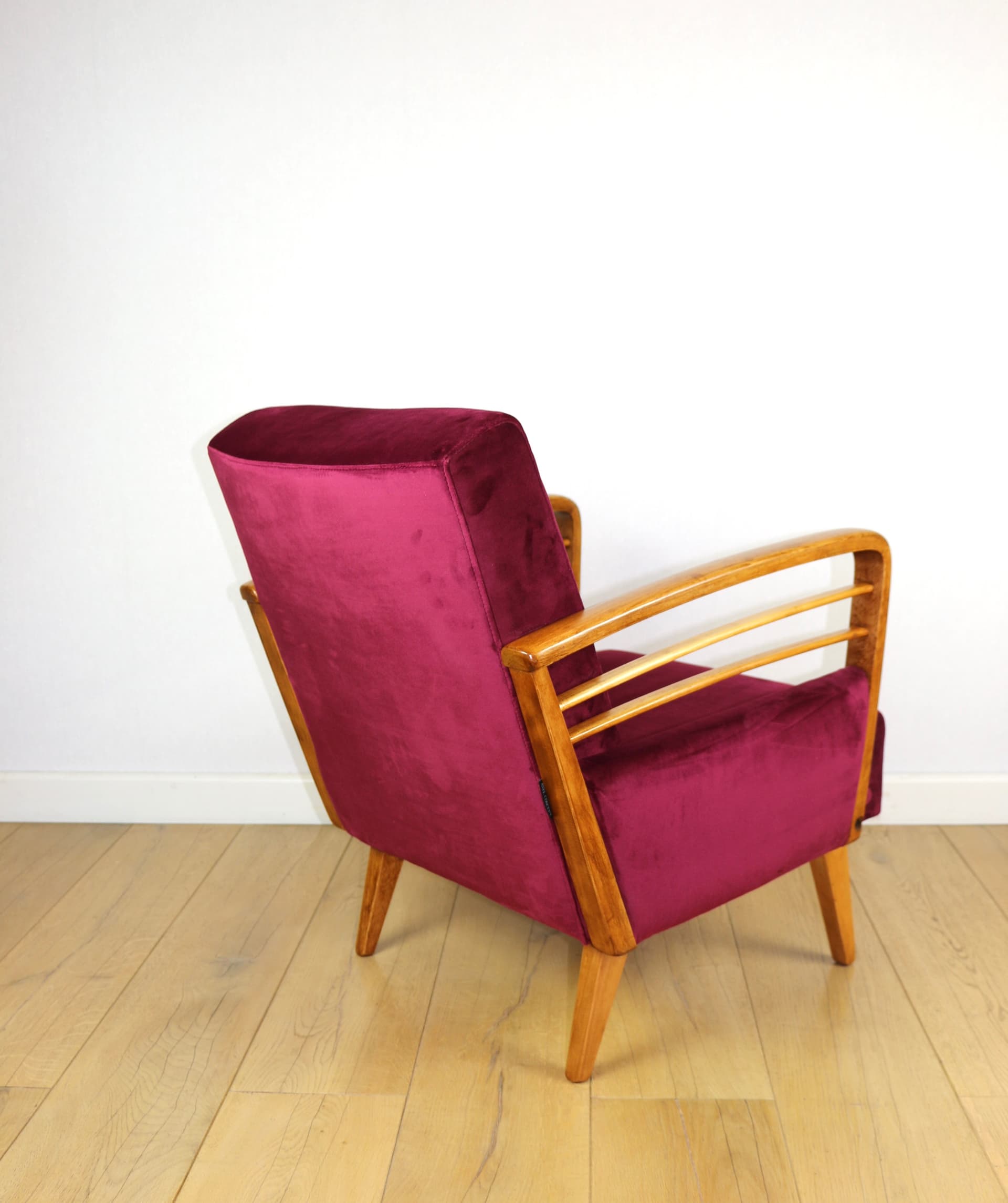 Fotel Art Deco, velvet malinowy, drewno, lata 70. - 229441