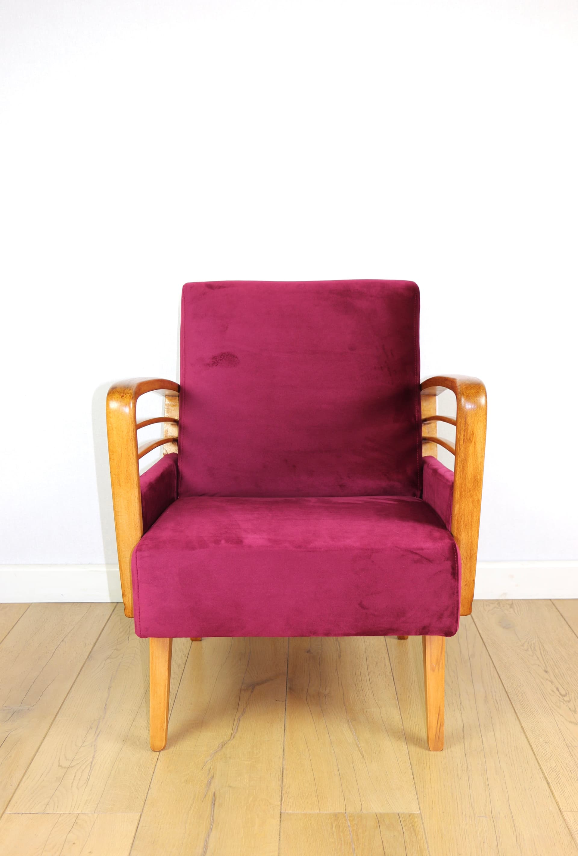 Fotel Art Deco, velvet malinowy, drewno, lata 70. - 229437