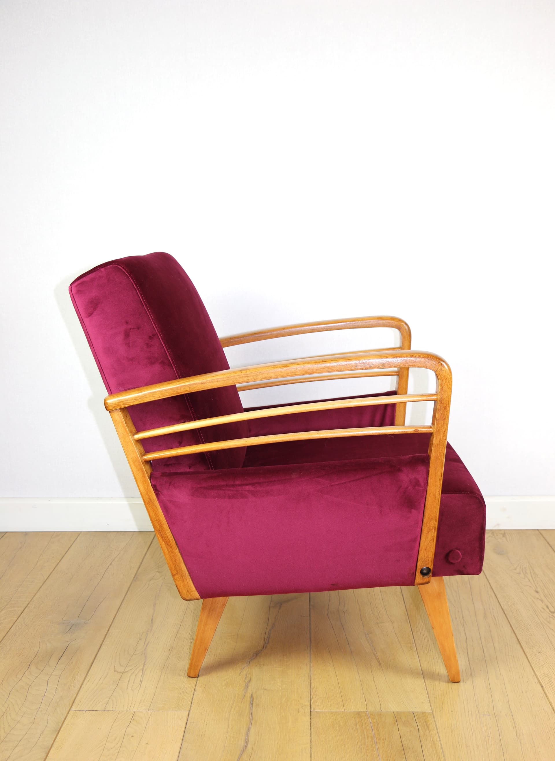 Fotel Art Deco, velvet malinowy, drewno, lata 70. - 229440