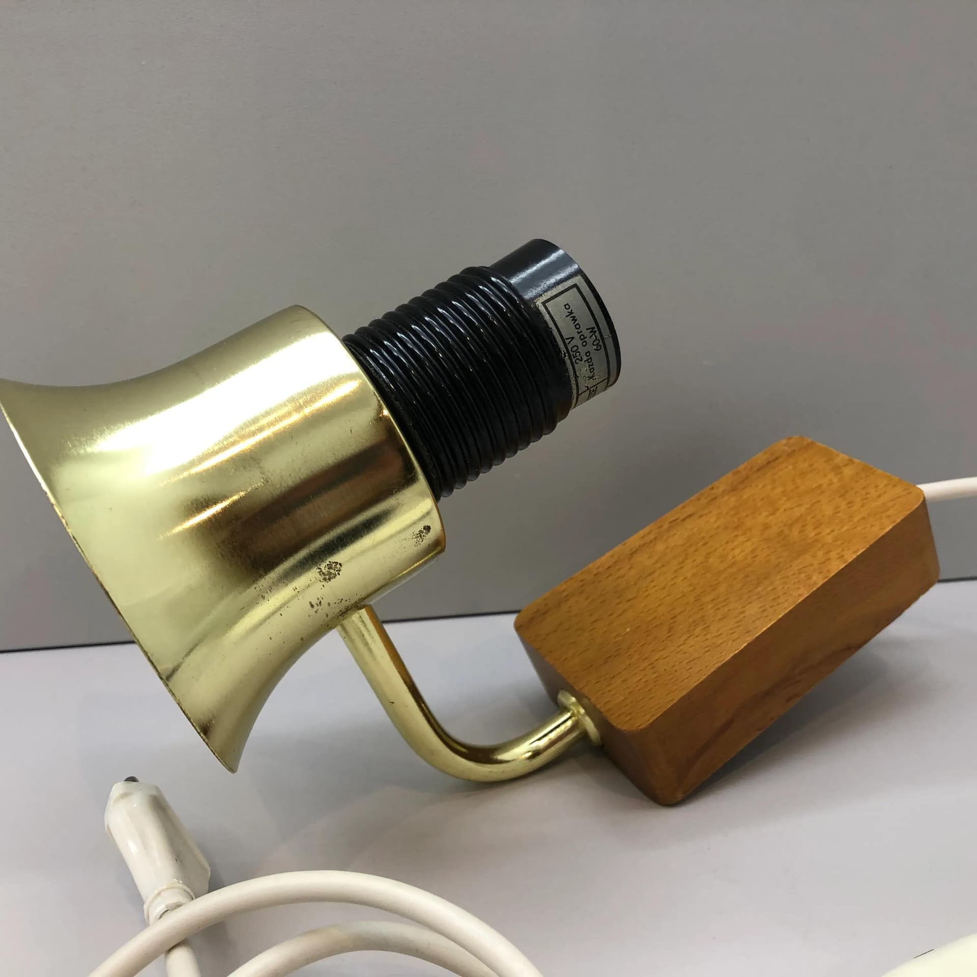 Kinkiet, szkło białe, buk, stal złocona, AKA Electric, Niemcy, lata 70. - 16828