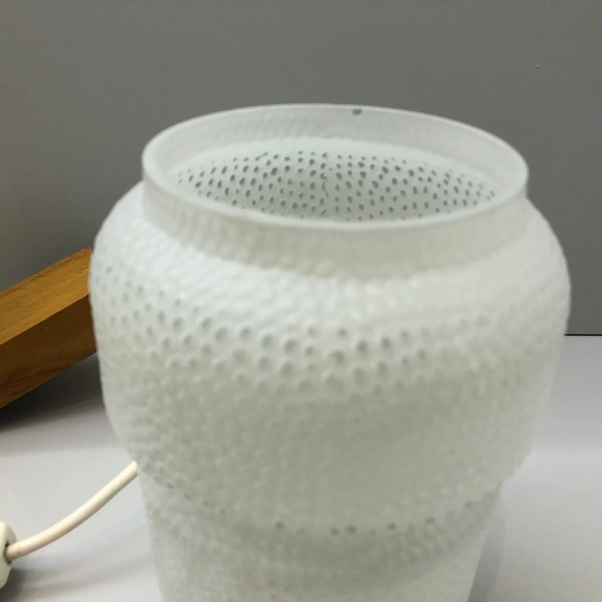 Kinkiet, szkło białe, buk, stal złocona, AKA Electric, Niemcy, lata 70. - 16826