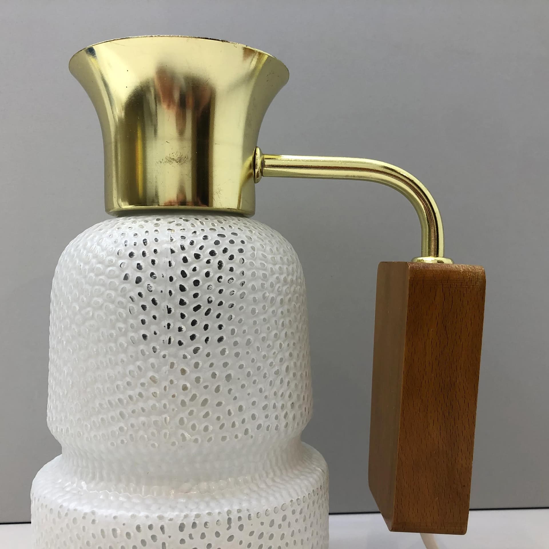 Kinkiet, szkło białe, buk, stal złocona, AKA Electric, Niemcy, lata 70. - 16824