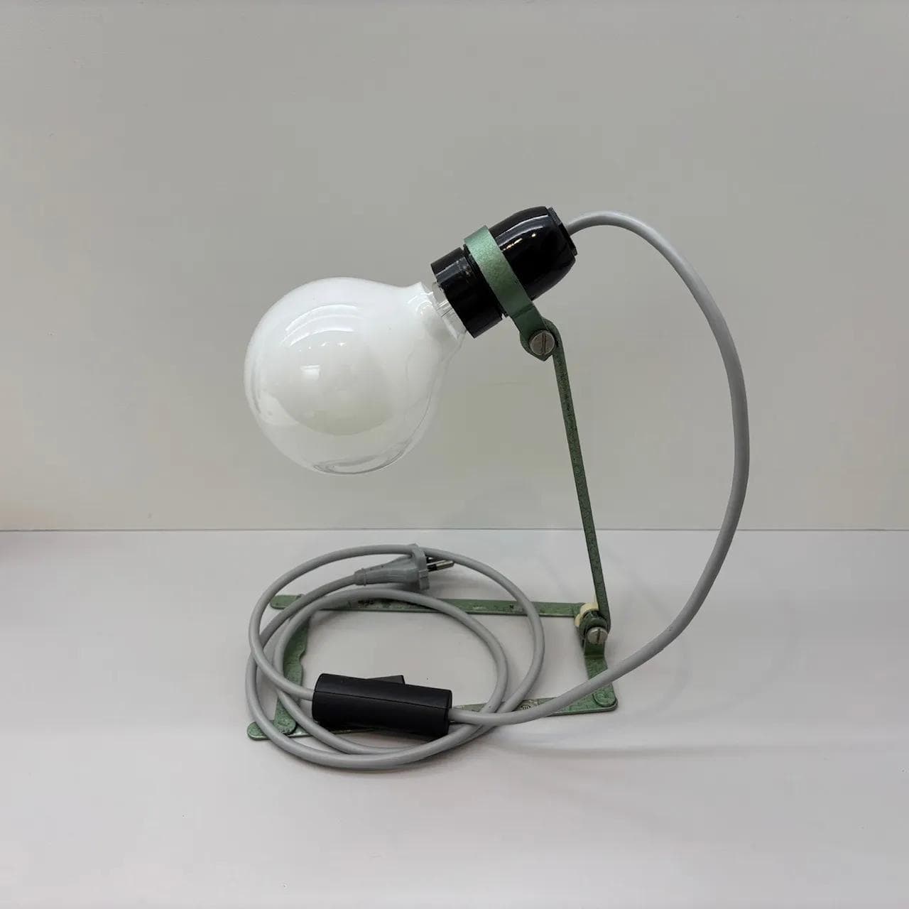 Desk Lamp Berlin Haltegerät 510, green metal, black Bakelite, Germany, 1960s - 16819