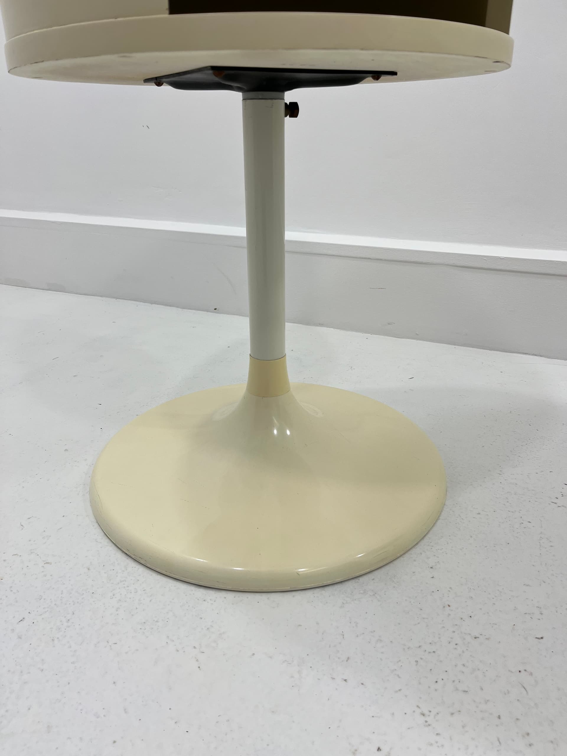 Para stolików Tulipan Space Age, beżowy, plastik, Lusch Erzeugnis, Niemcy, lata 70. - 229817