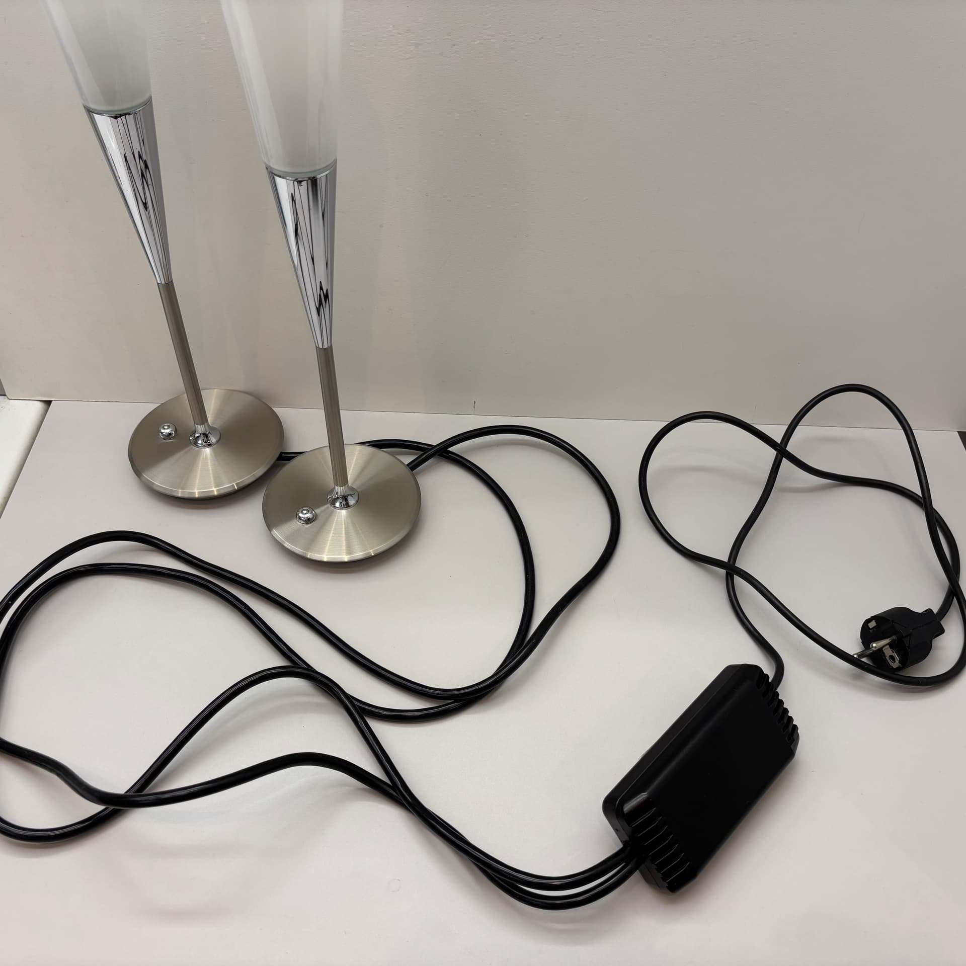 Para lamp stołowych, opalowe szkło białe, stal nierdzewna szczotkowana srebrna, chrom, Niemcy, lata 90. - 229839