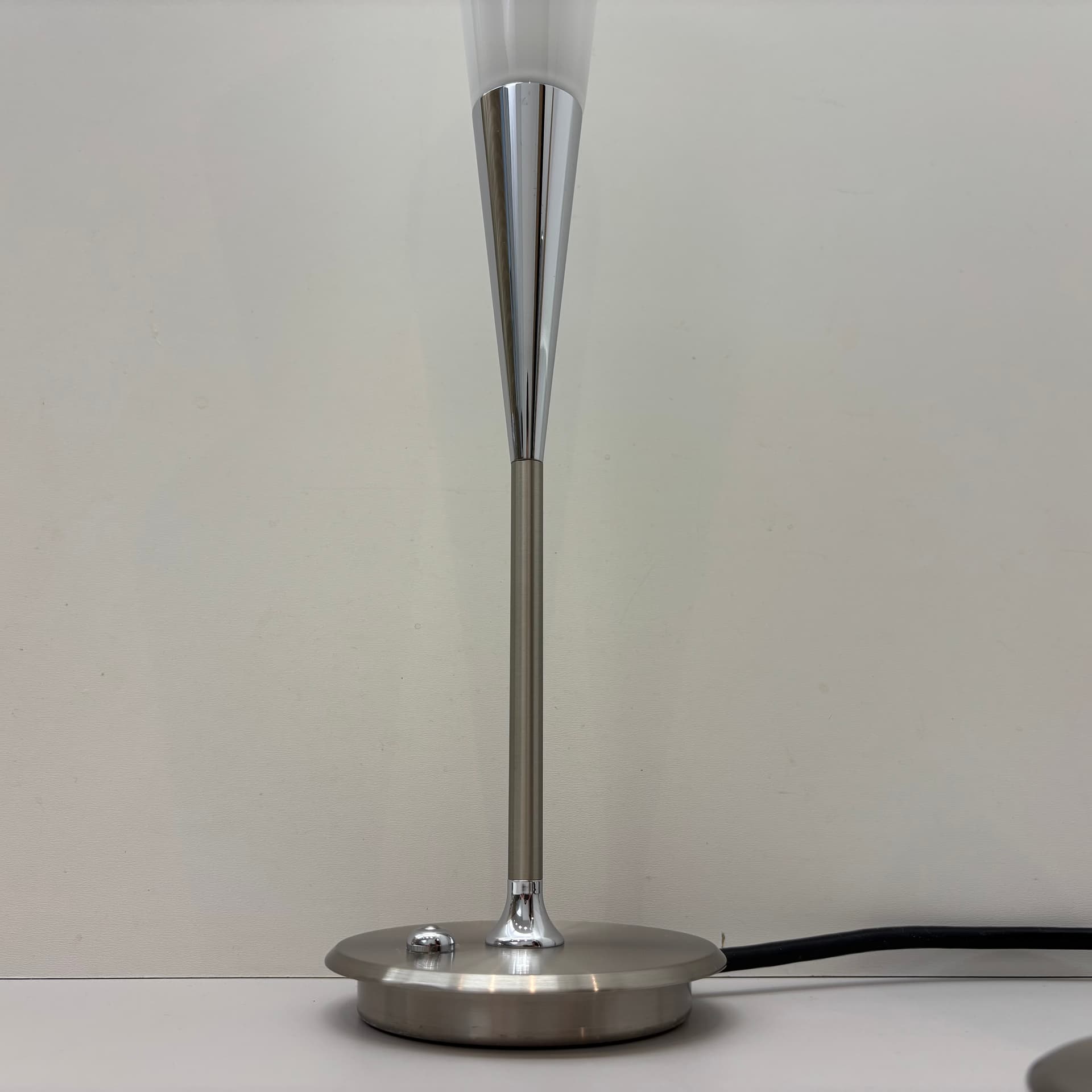 Para lamp stołowych, opalowe szkło białe, stal nierdzewna szczotkowana srebrna, chrom, Niemcy, lata 90. - 229853