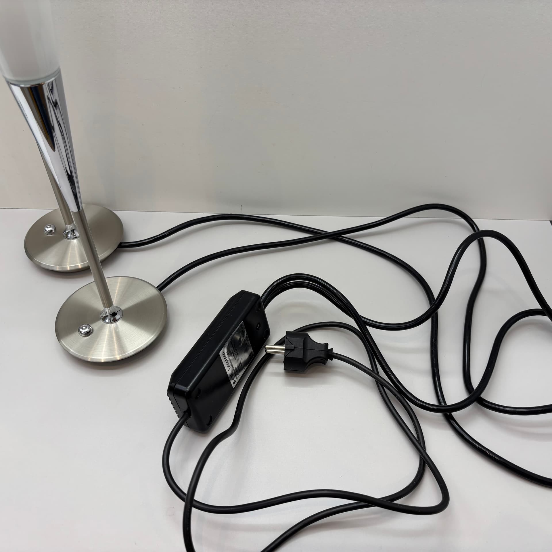 Para lamp stołowych, opalowe szkło białe, stal nierdzewna szczotkowana srebrna, chrom, Niemcy, lata 90. - 229840