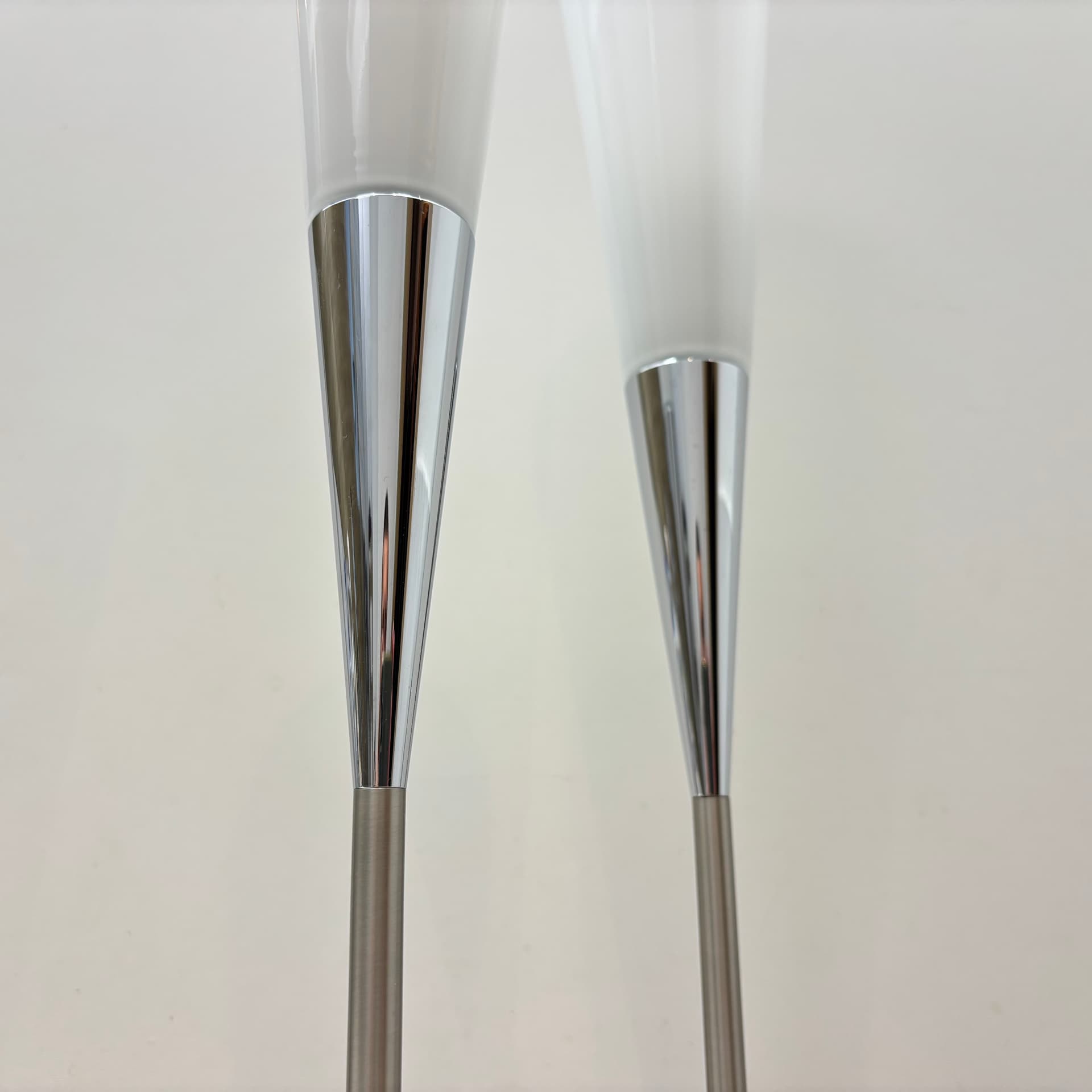 Para lamp stołowych, opalowe szkło białe, stal nierdzewna szczotkowana srebrna, chrom, Niemcy, lata 90. - 229845