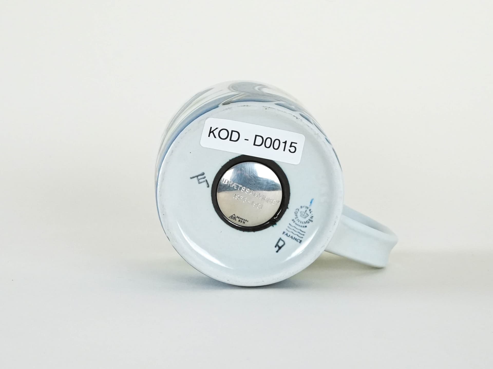 Kubek, multikolor, porcelana, proj. M. Andersen, Royal Copenhagen, Dania, lata 80. - 230235