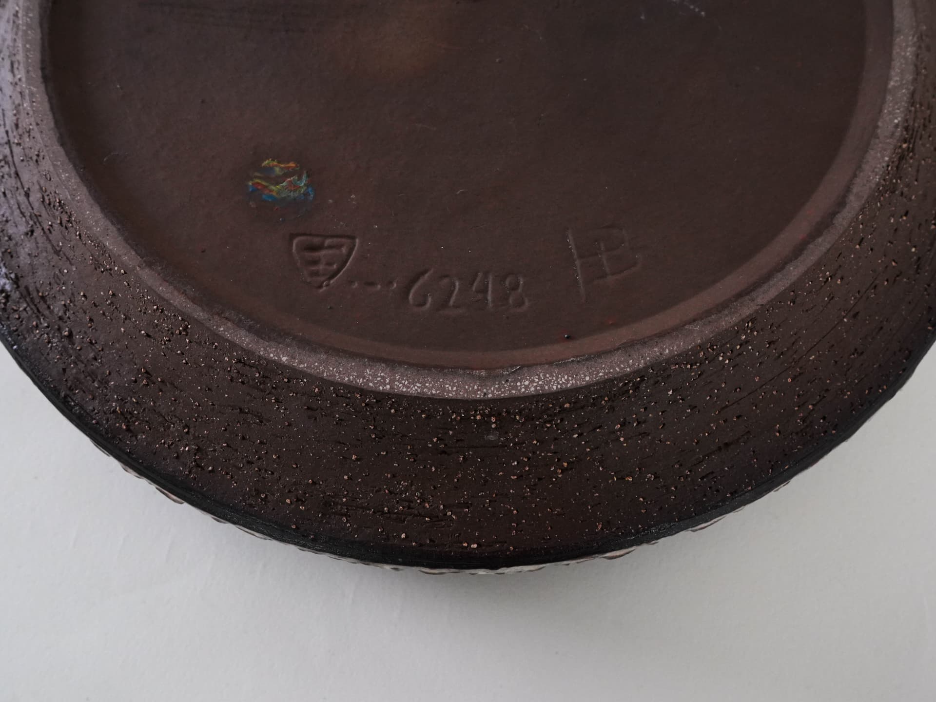Bowl, brown stoneware, by M. Andersen, Bornholm, Denmark, 1960s. - 230378