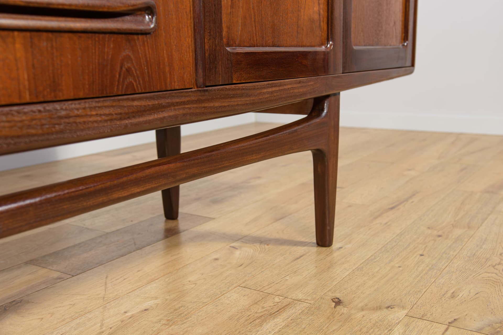 Sideboard, brown teak, by V. Wilkins, United Kingdom, 1960s. - 230708