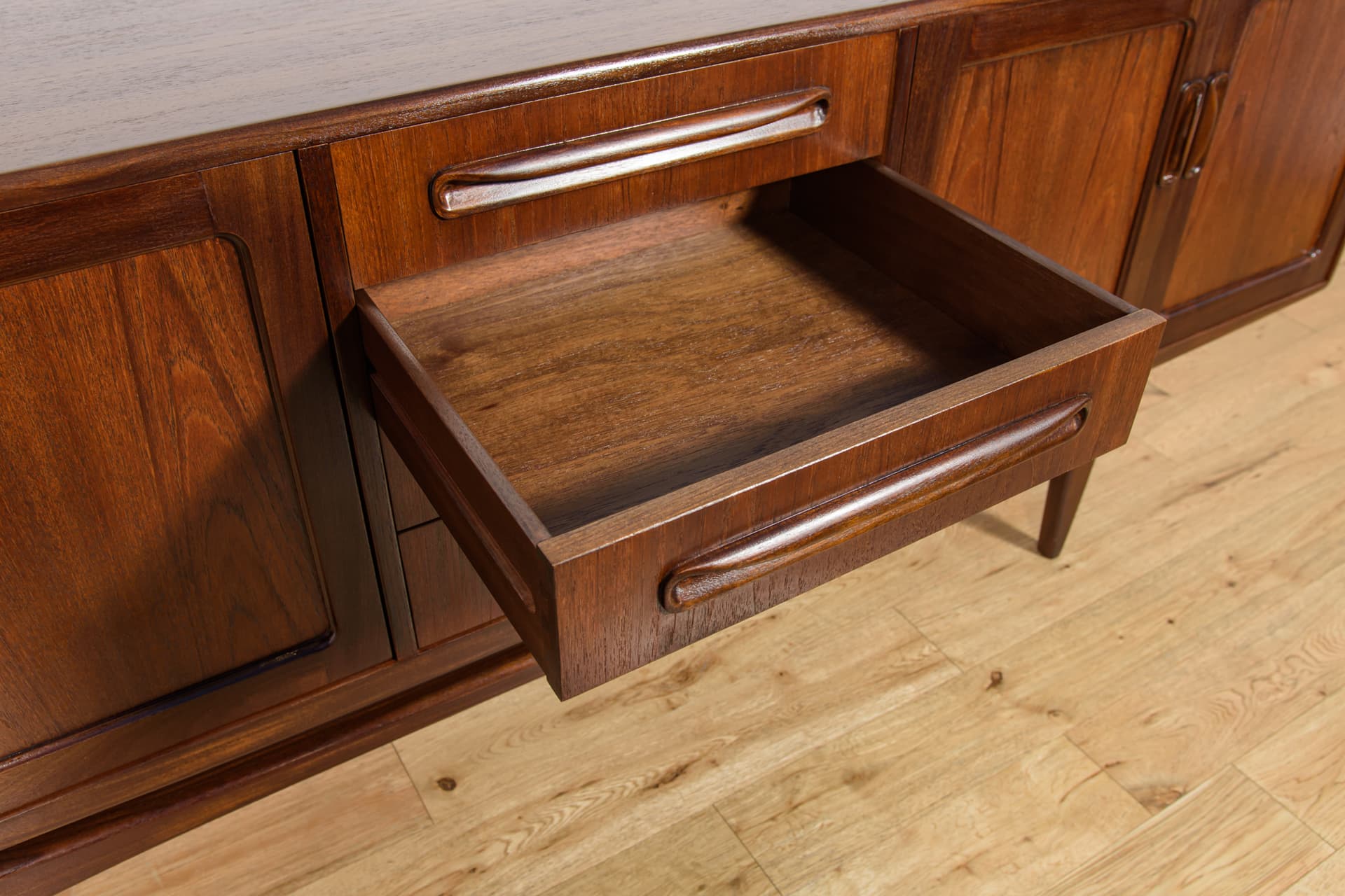 Sideboard, brown teak, by V. Wilkins, United Kingdom, 1960s. - 230706