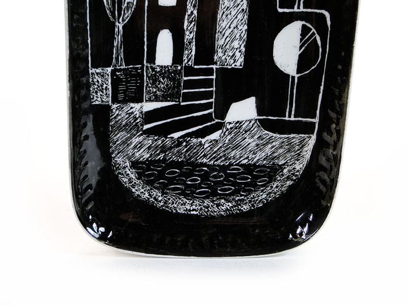 Patera Zamczysko, porcelana czarna, proj. T. Waligórska, Polska, lata 60. - 230782