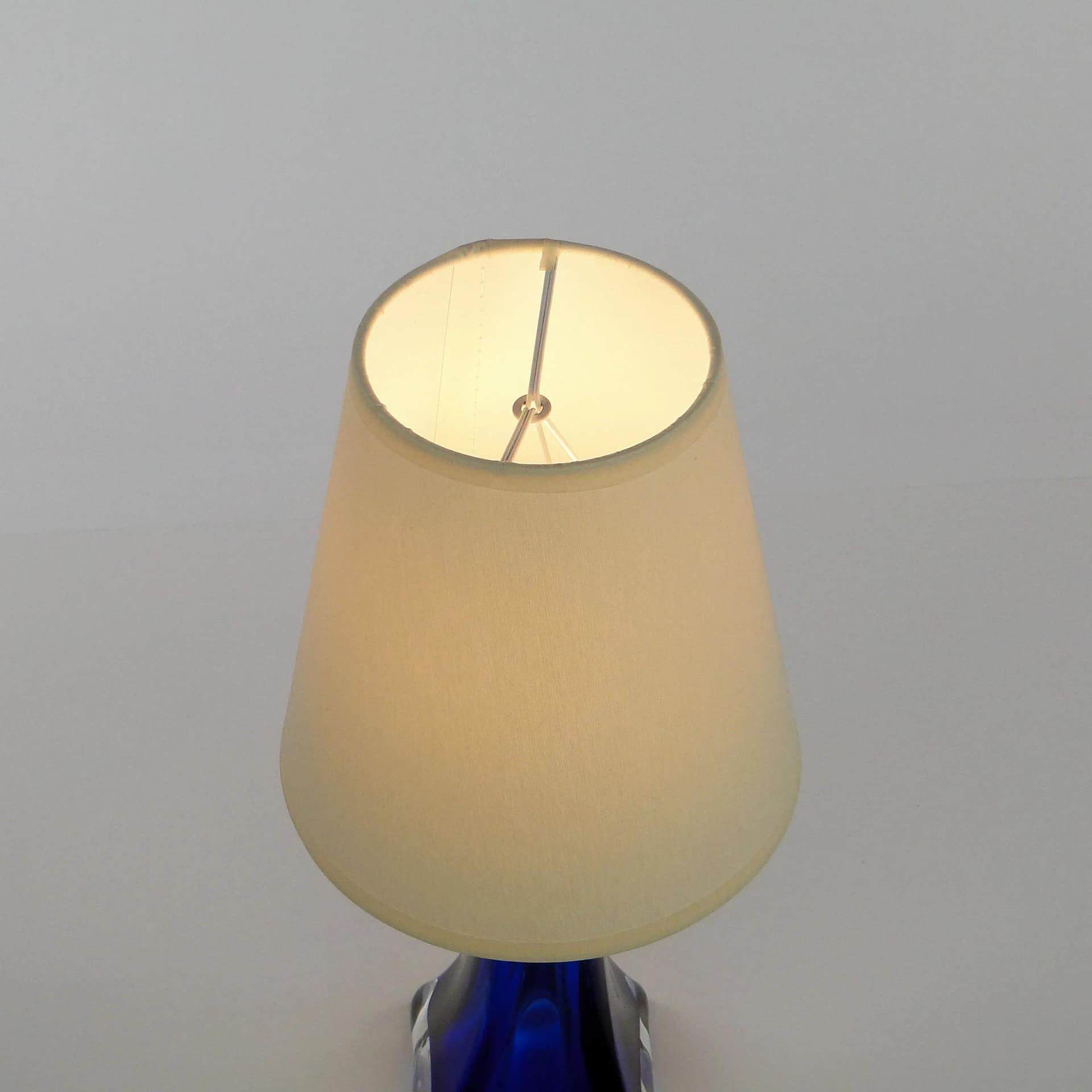 Lampa stołowa Val St Lambert, szkło niebieski, Belgia, lata 60. - 17179